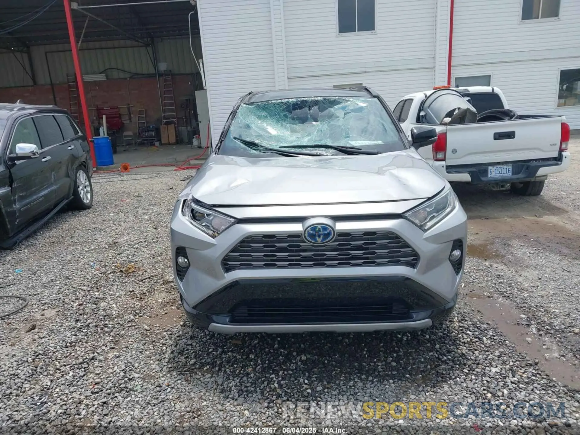 12 Photograph of a damaged car 2T3EWRFV4LW085971 TOYOTA RAV4 HYBRID 2020