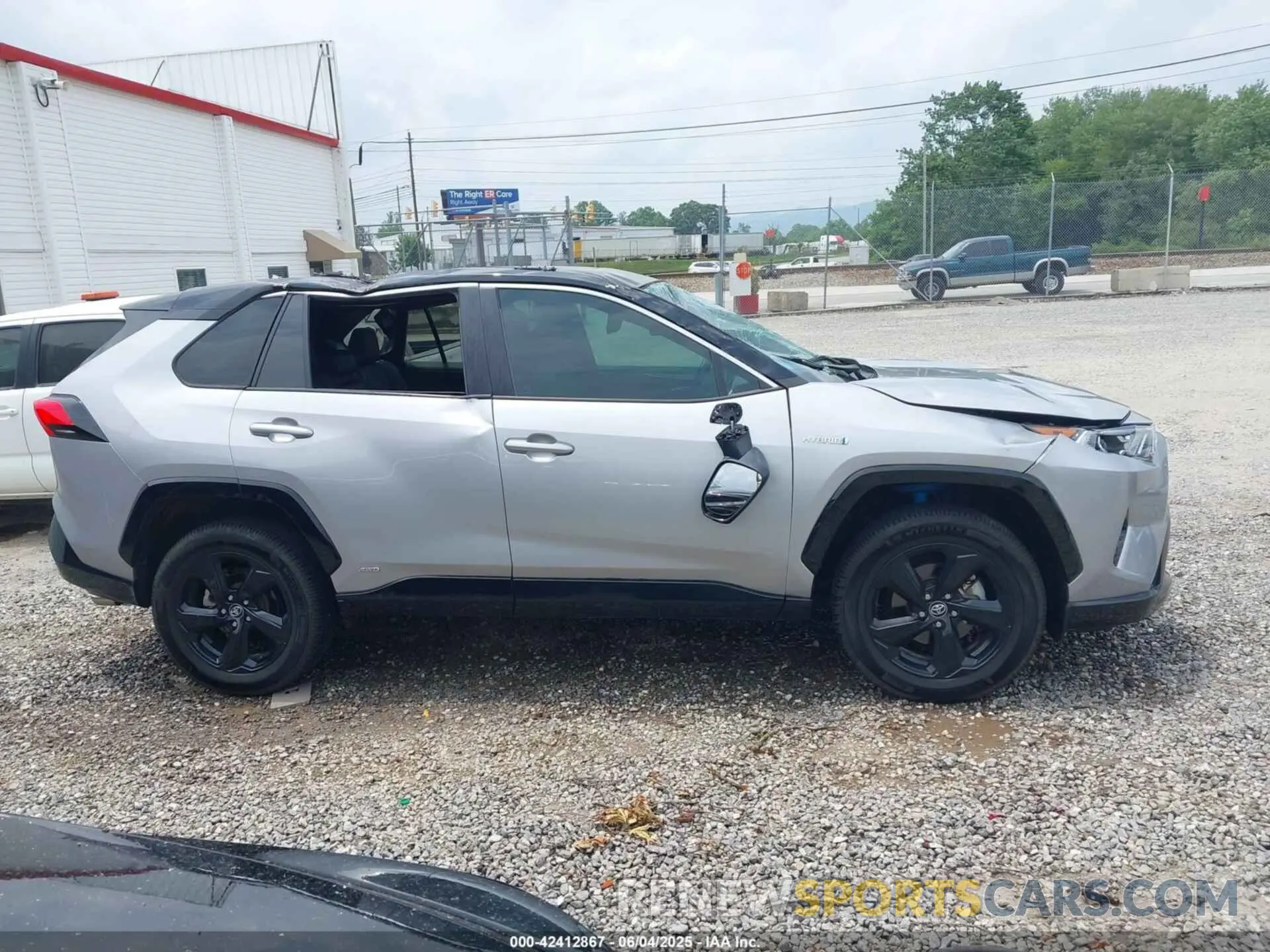 13 Photograph of a damaged car 2T3EWRFV4LW085971 TOYOTA RAV4 HYBRID 2020