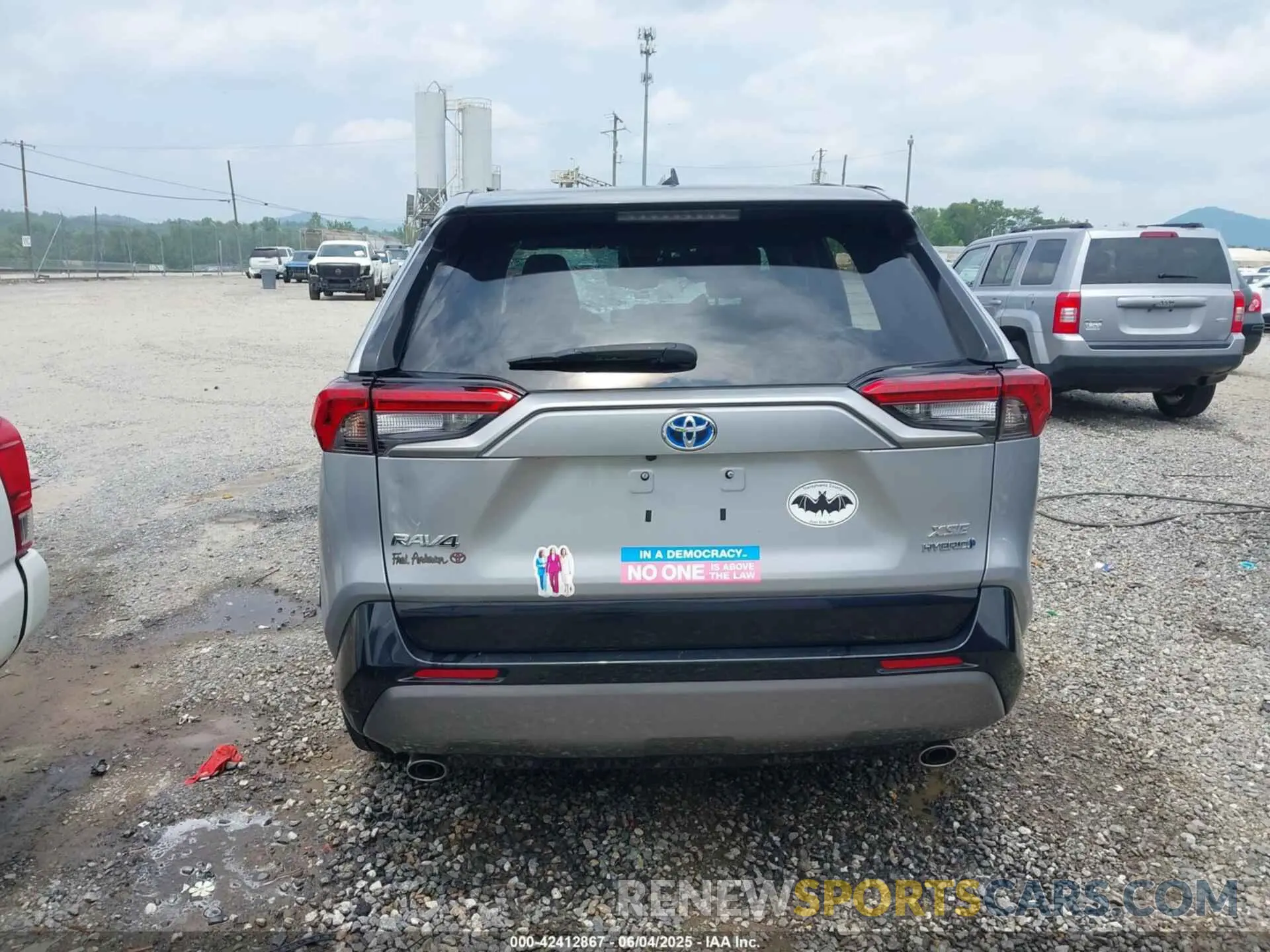 16 Photograph of a damaged car 2T3EWRFV4LW085971 TOYOTA RAV4 HYBRID 2020