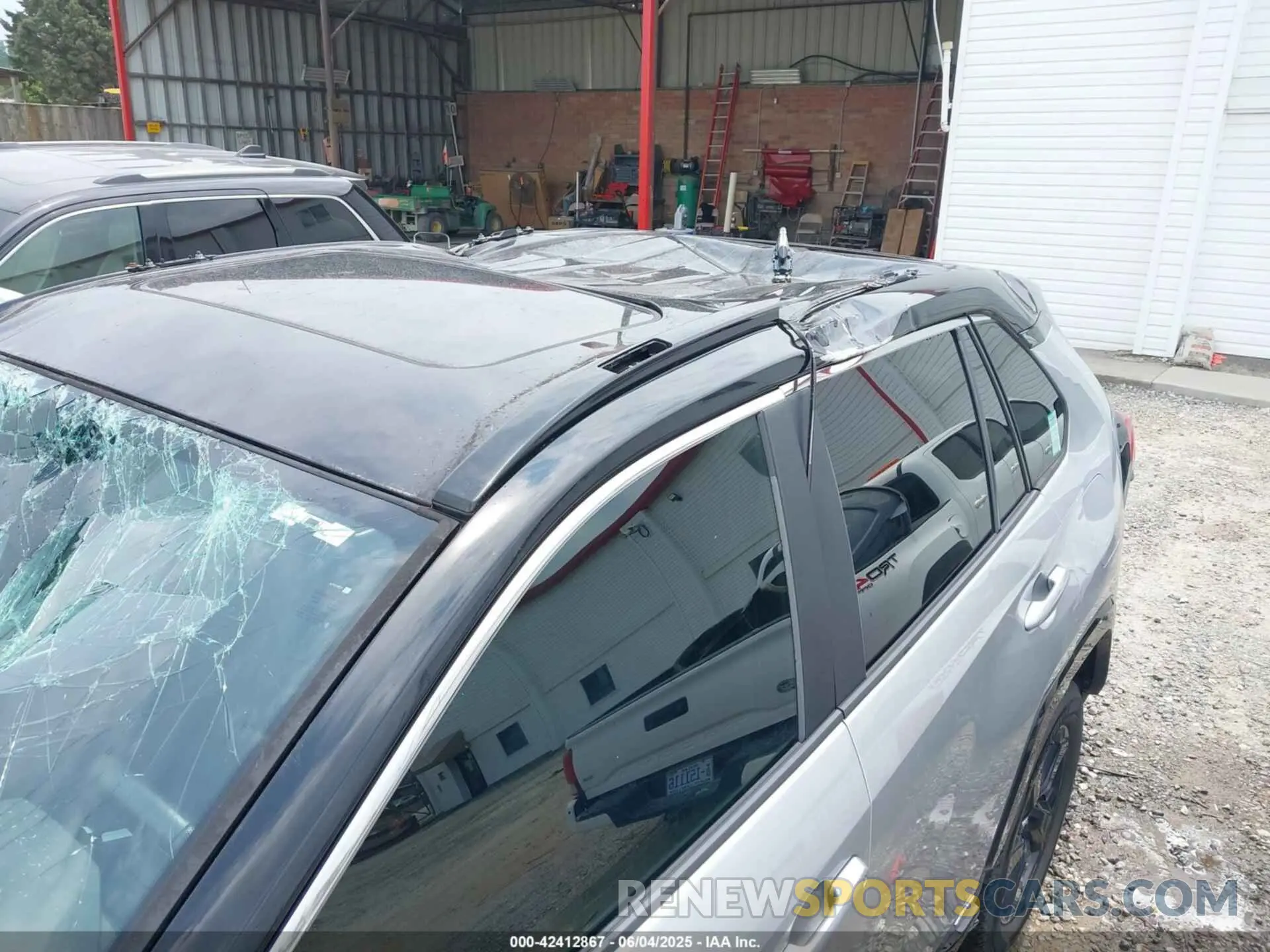17 Photograph of a damaged car 2T3EWRFV4LW085971 TOYOTA RAV4 HYBRID 2020
