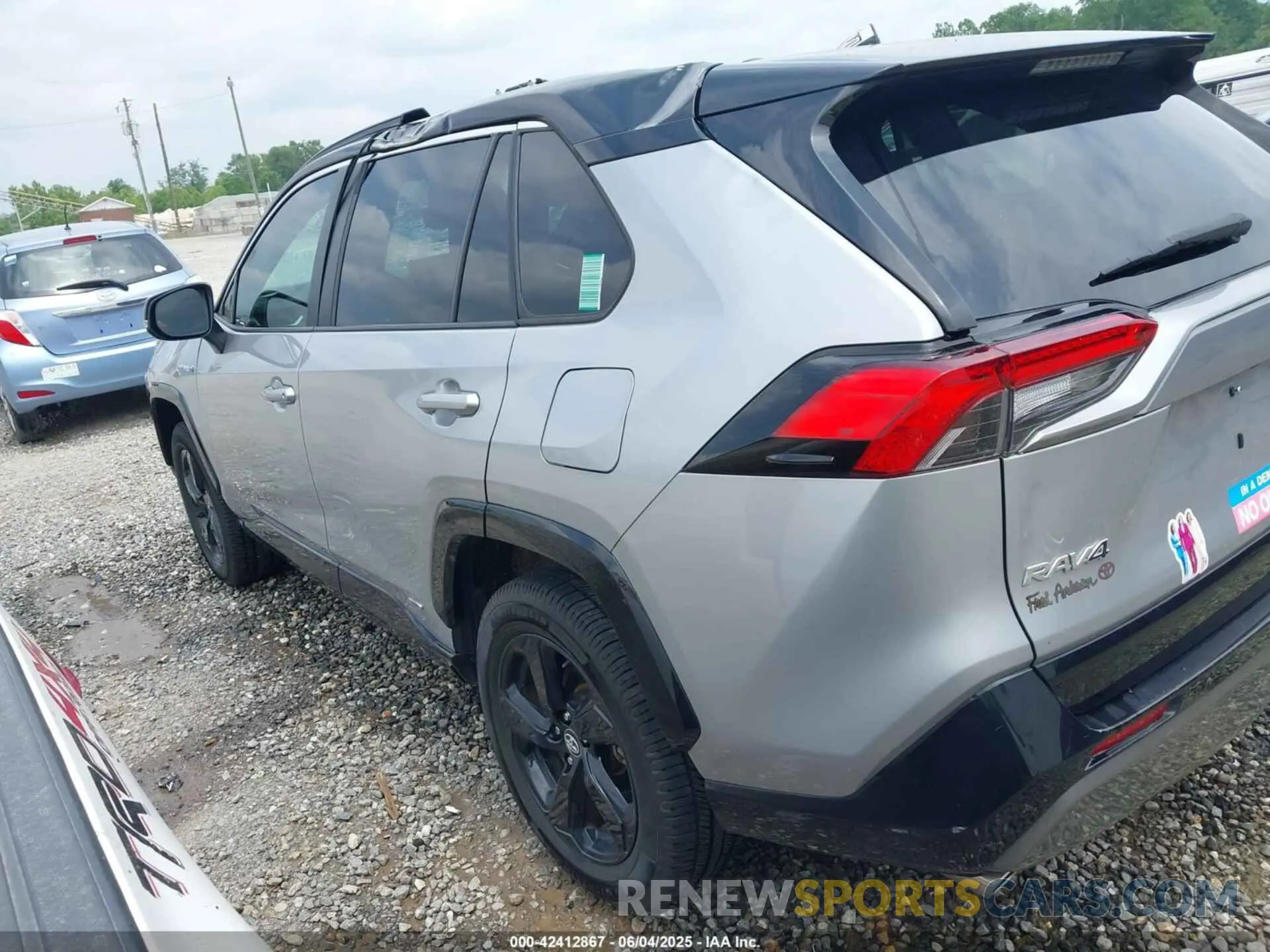 3 Photograph of a damaged car 2T3EWRFV4LW085971 TOYOTA RAV4 HYBRID 2020