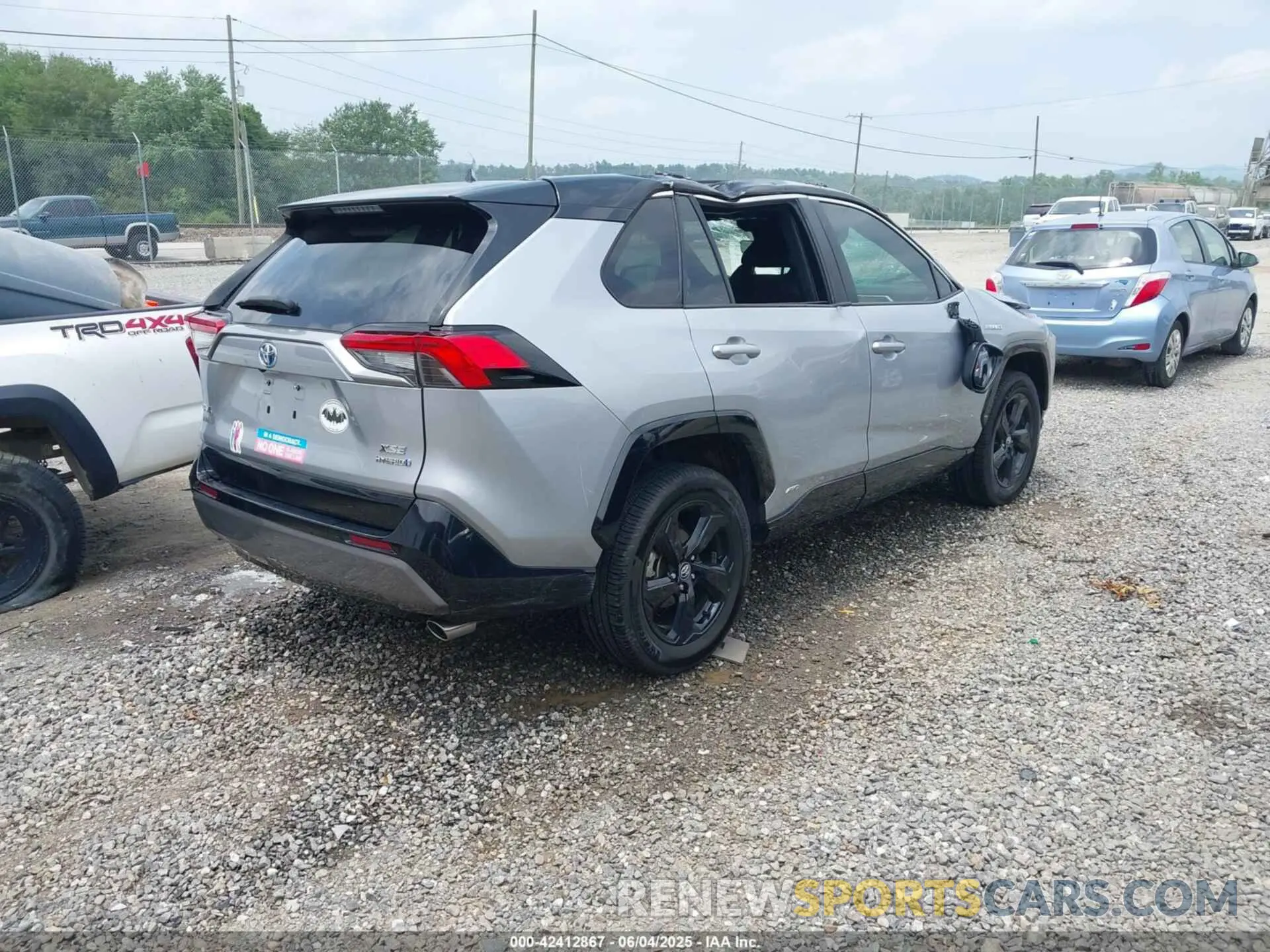 4 Photograph of a damaged car 2T3EWRFV4LW085971 TOYOTA RAV4 HYBRID 2020