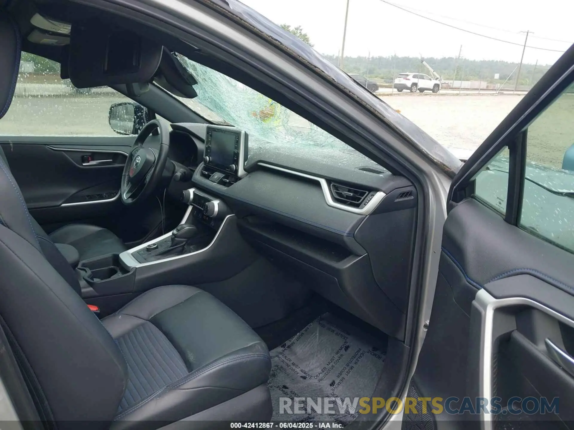 5 Photograph of a damaged car 2T3EWRFV4LW085971 TOYOTA RAV4 HYBRID 2020