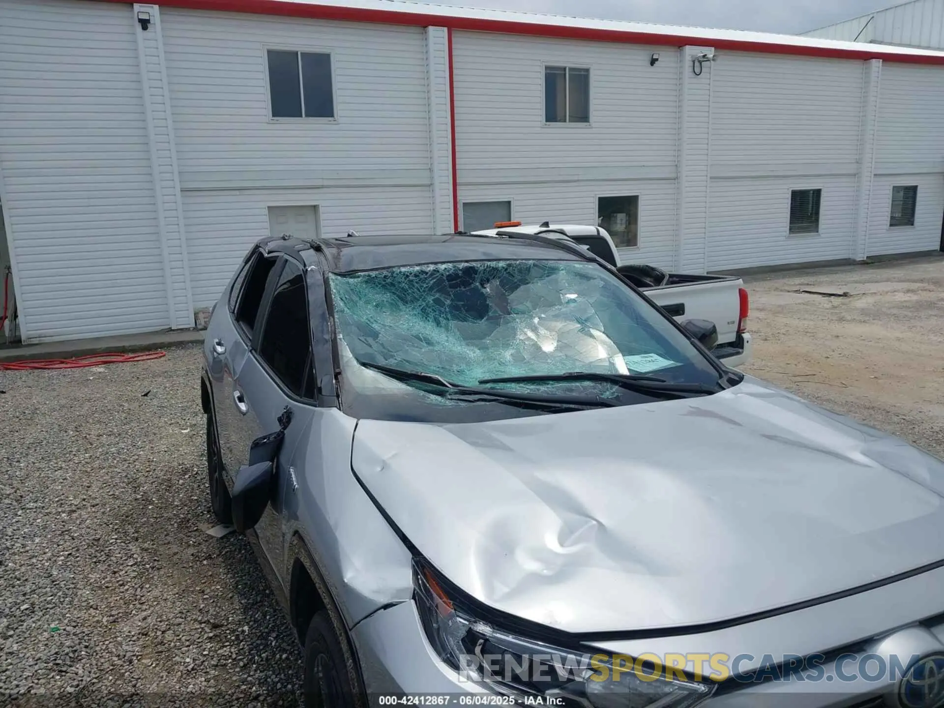 6 Photograph of a damaged car 2T3EWRFV4LW085971 TOYOTA RAV4 HYBRID 2020
