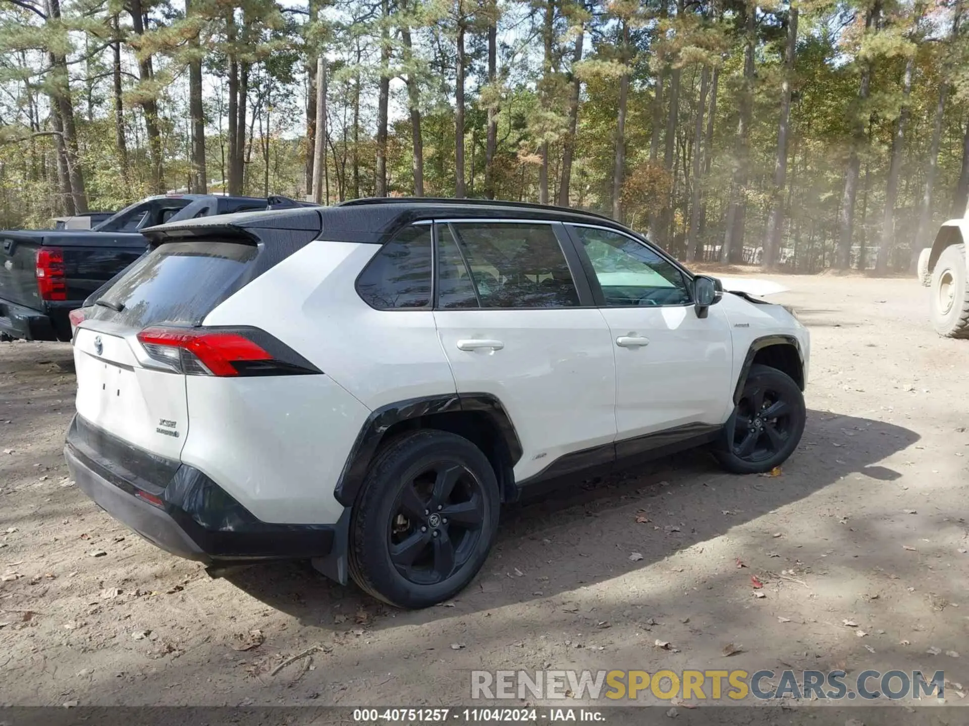 4 Photograph of a damaged car 2T3EWRFV5LW099460 TOYOTA RAV4 HYBRID 2020