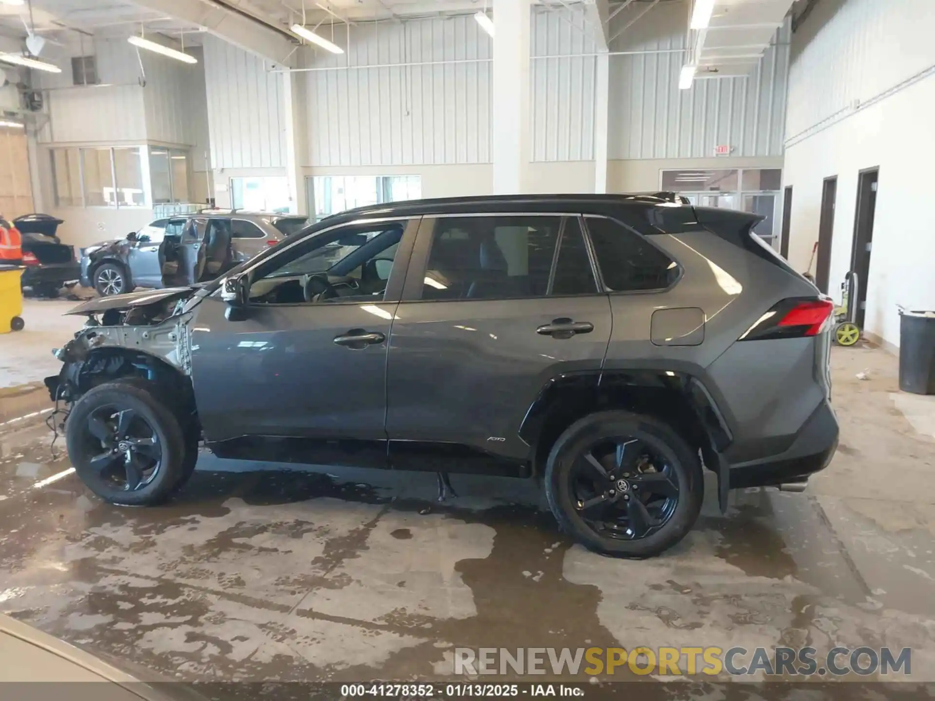 14 Photograph of a damaged car 2T3EWRFV5LW099474 TOYOTA RAV4 HYBRID 2020