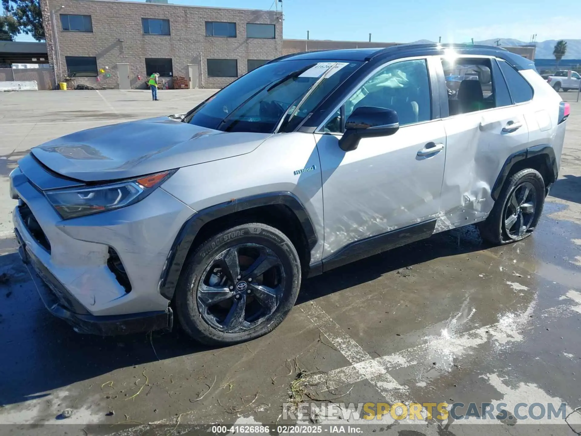 2 Photograph of a damaged car 2T3EWRFV6LW076897 TOYOTA RAV4 HYBRID 2020