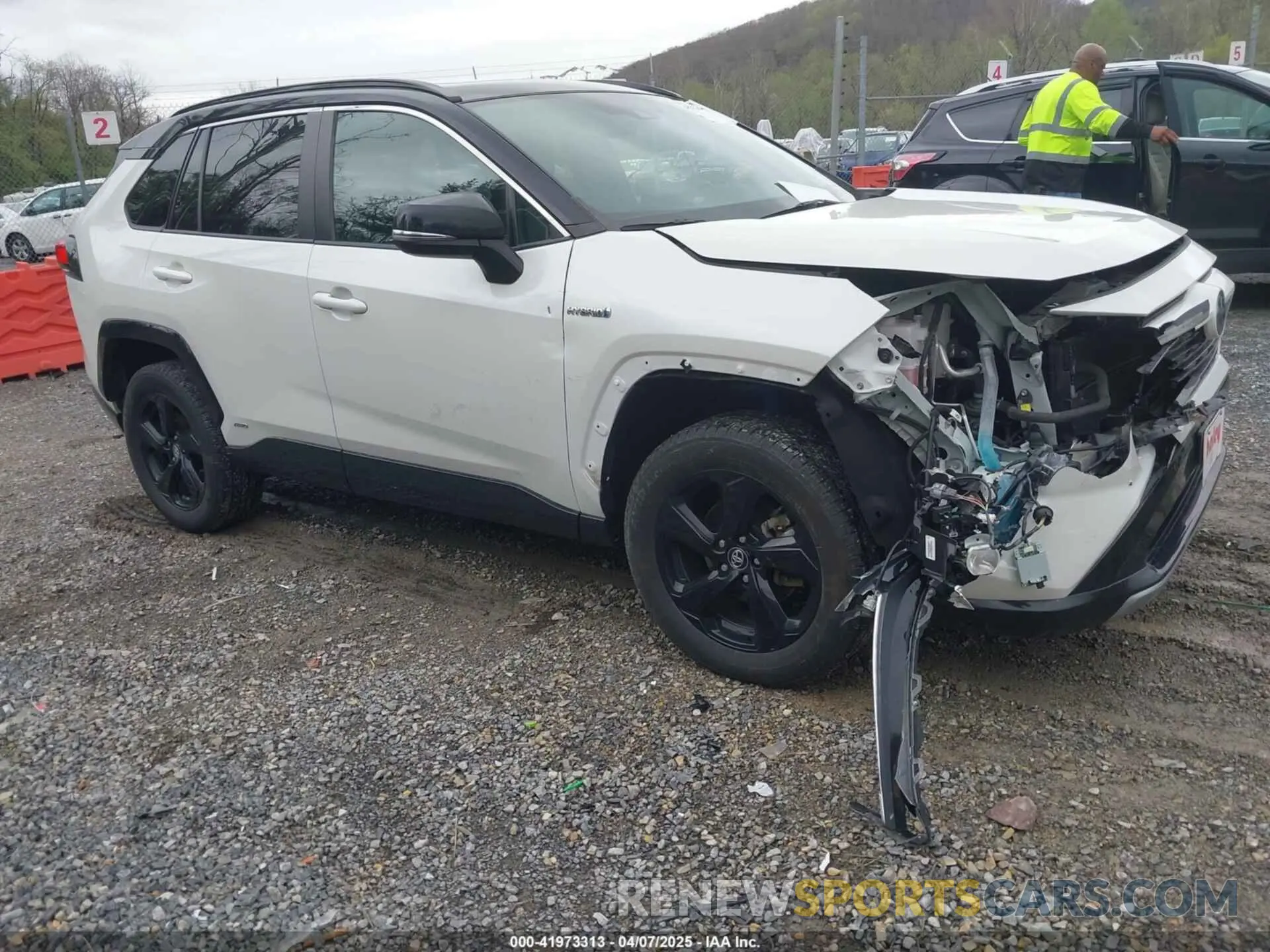 1 Photograph of a damaged car 2T3EWRFV7LW083339 TOYOTA RAV4 HYBRID 2020