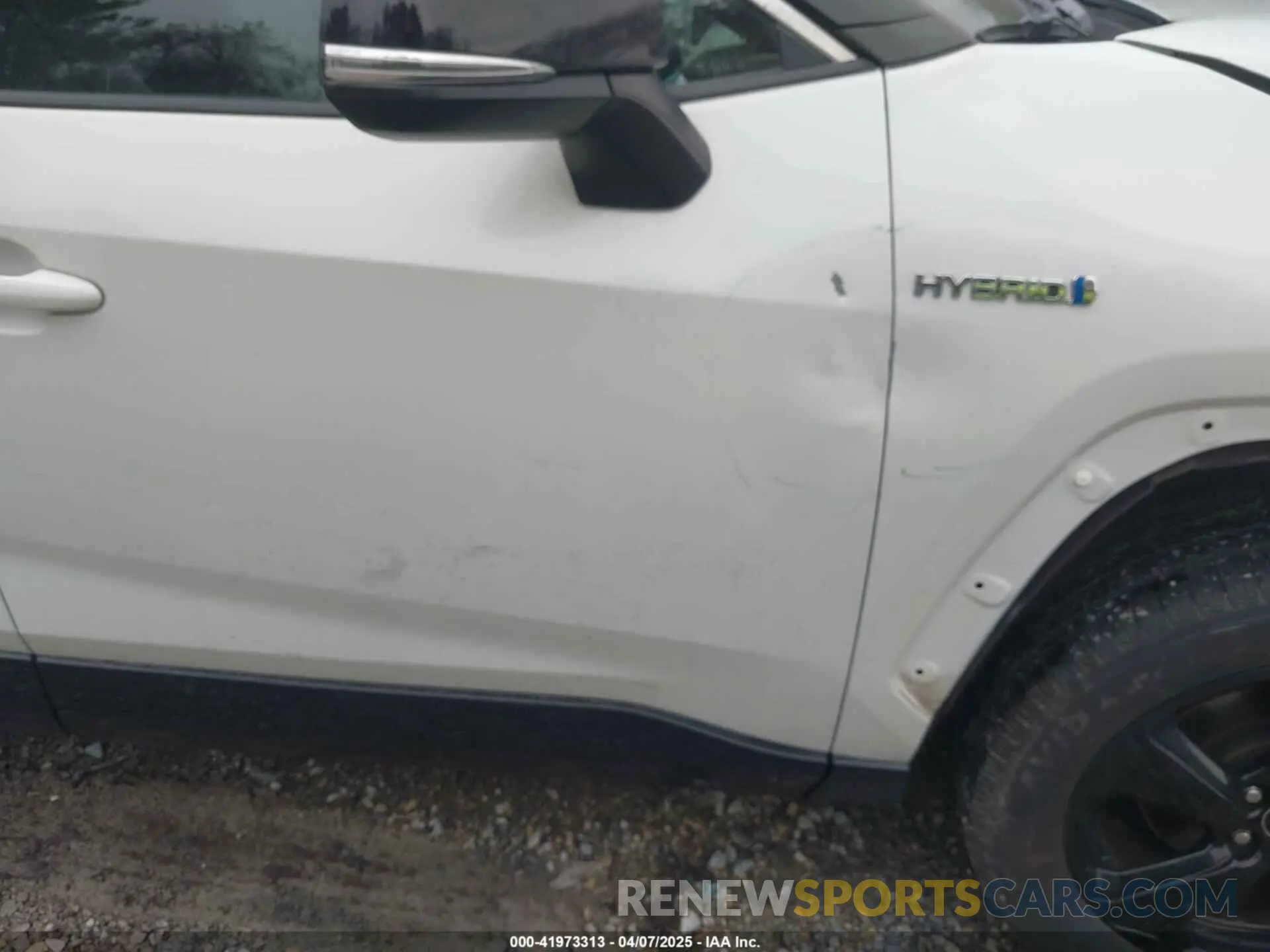 17 Photograph of a damaged car 2T3EWRFV7LW083339 TOYOTA RAV4 HYBRID 2020