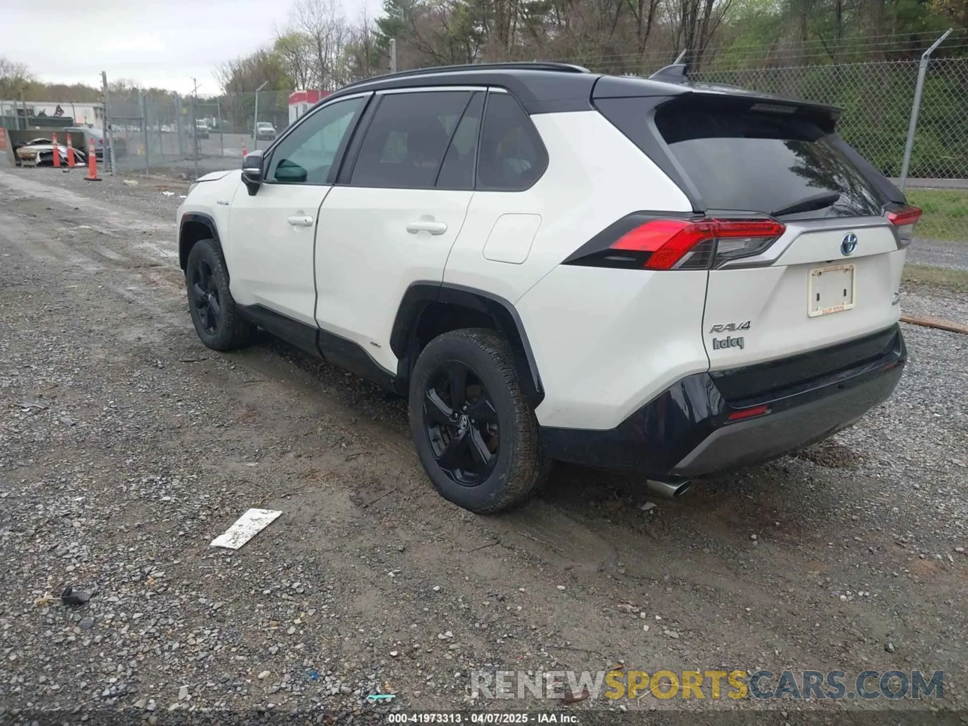 3 Photograph of a damaged car 2T3EWRFV7LW083339 TOYOTA RAV4 HYBRID 2020