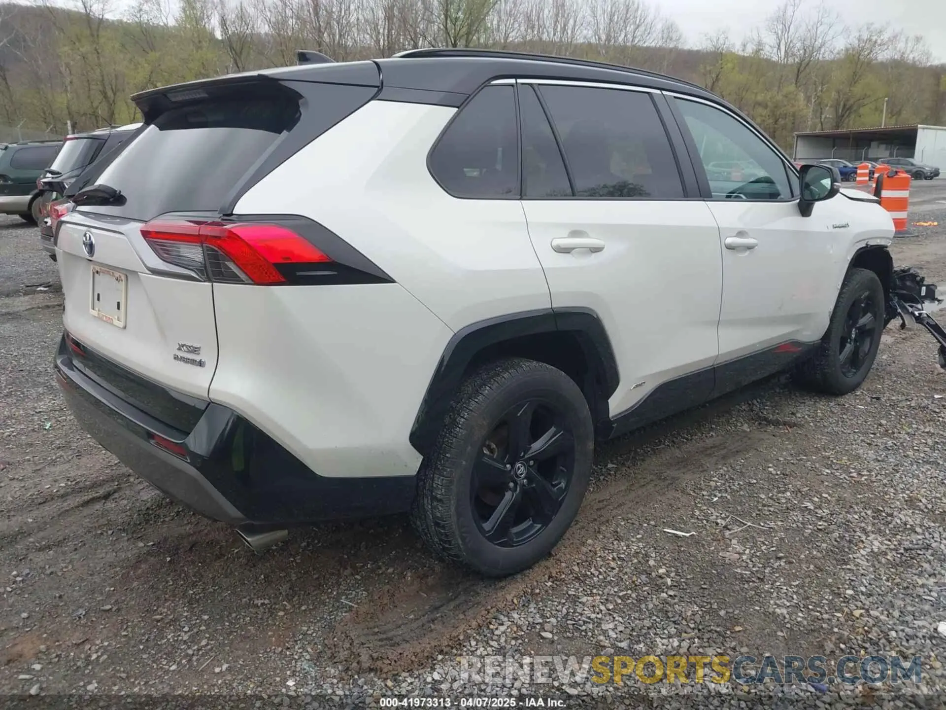 4 Photograph of a damaged car 2T3EWRFV7LW083339 TOYOTA RAV4 HYBRID 2020