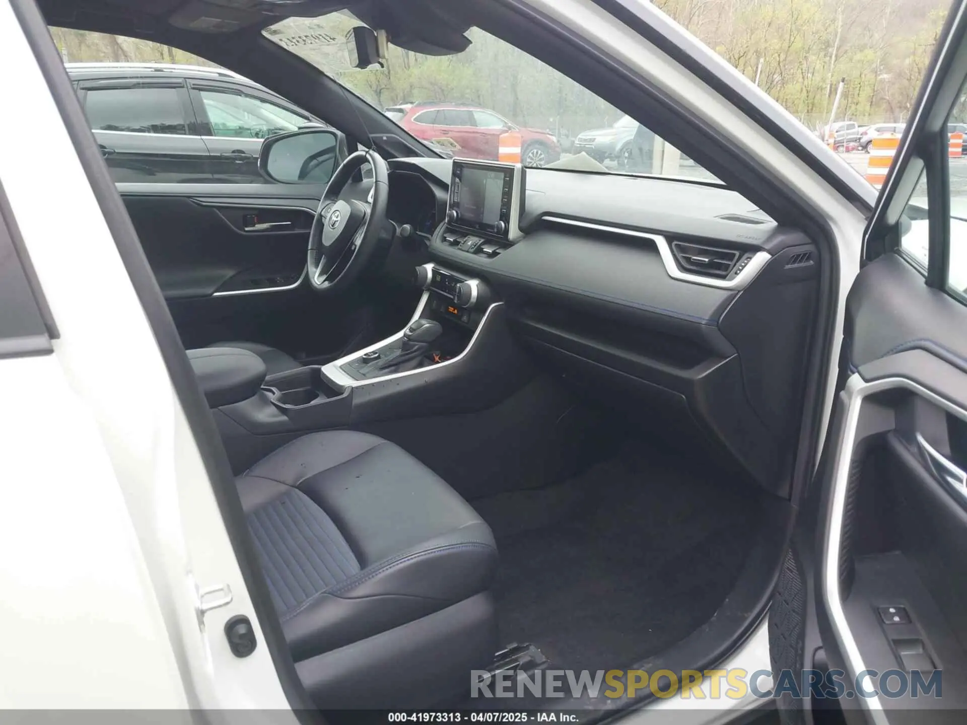 5 Photograph of a damaged car 2T3EWRFV7LW083339 TOYOTA RAV4 HYBRID 2020