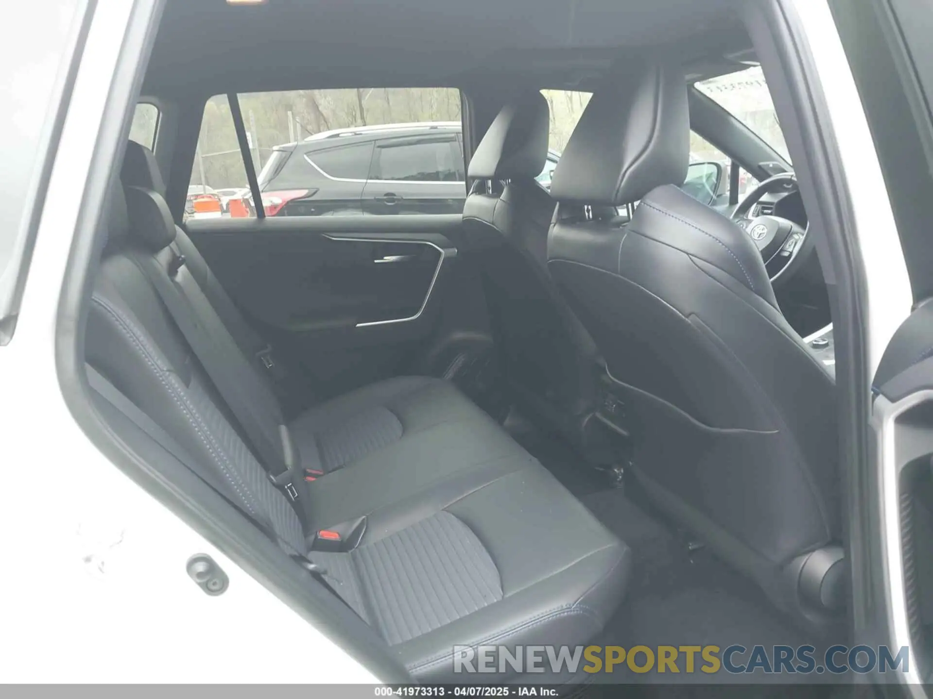 8 Photograph of a damaged car 2T3EWRFV7LW083339 TOYOTA RAV4 HYBRID 2020
