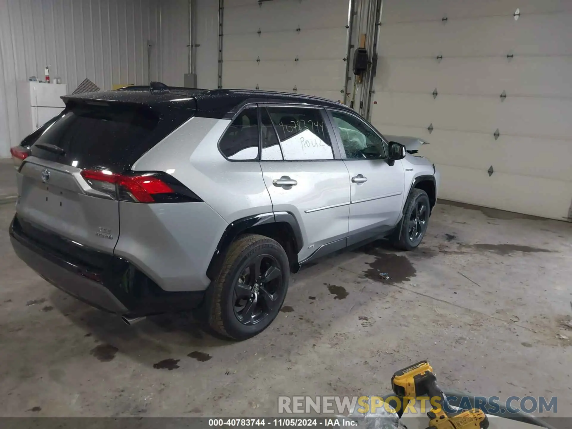 4 Photograph of a damaged car 2T3EWRFV8LW074200 TOYOTA RAV4 HYBRID 2020