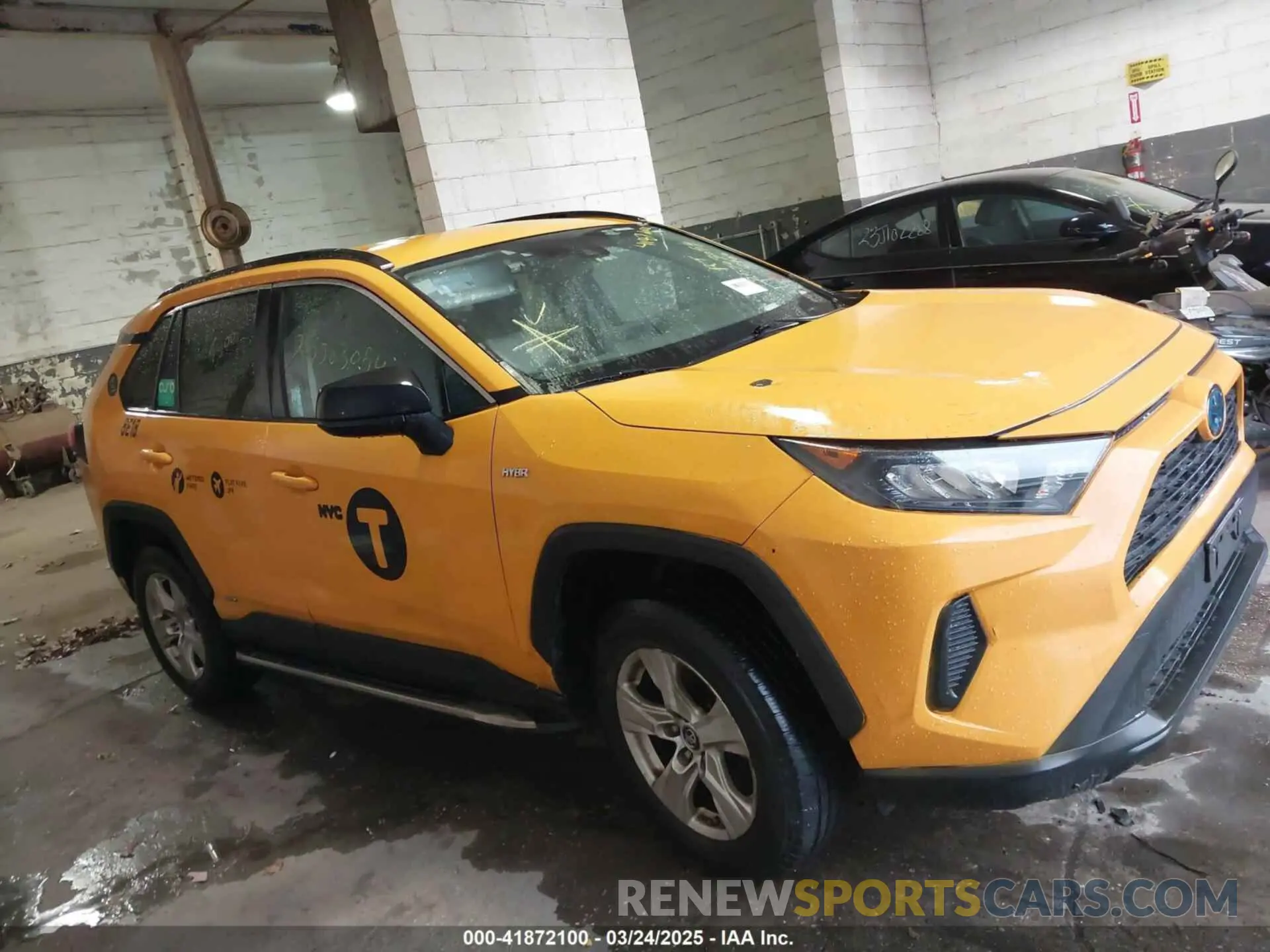 12 Photograph of a damaged car 2T3LWRFV3LW059109 TOYOTA RAV4 HYBRID 2020