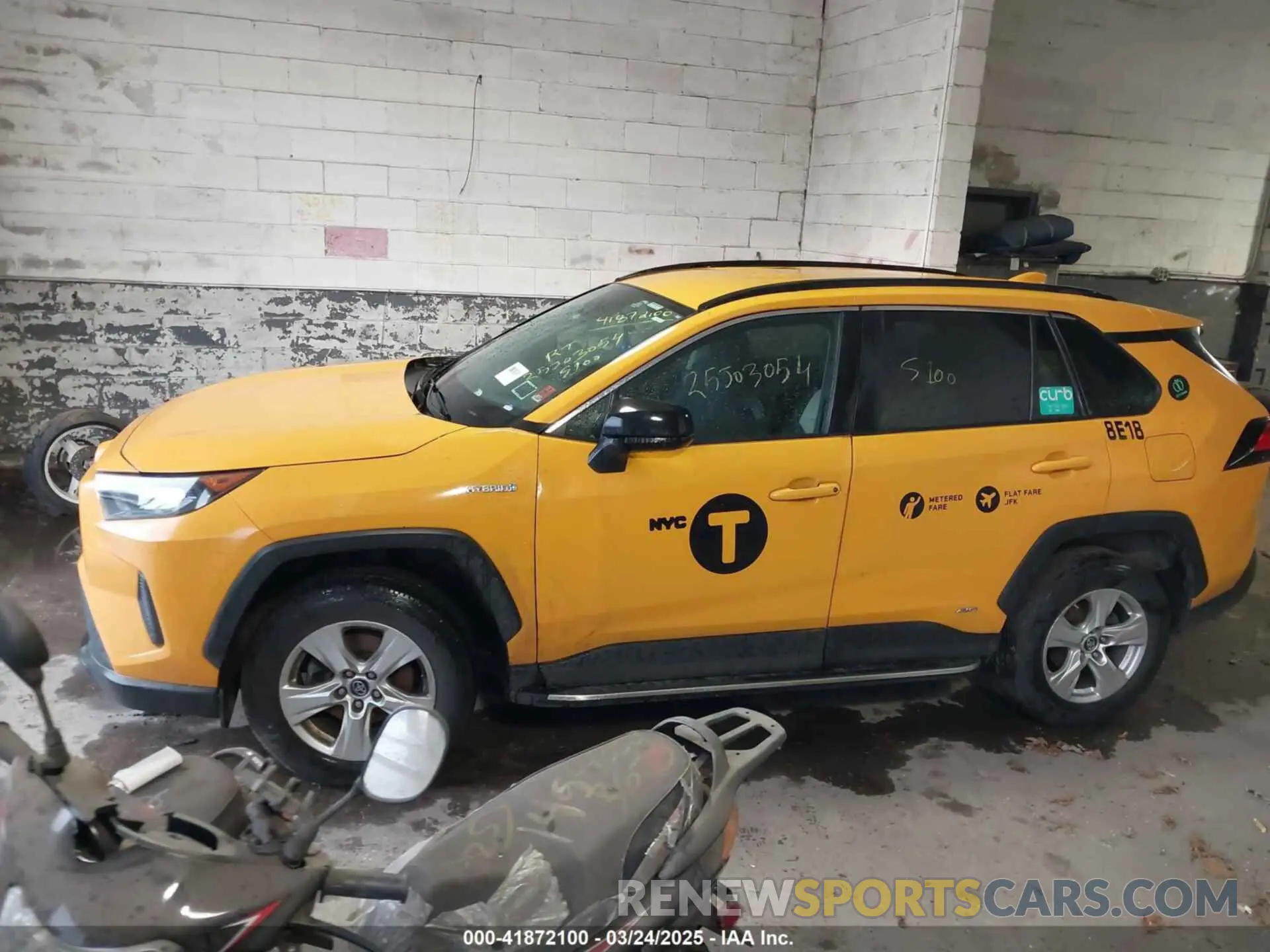 13 Photograph of a damaged car 2T3LWRFV3LW059109 TOYOTA RAV4 HYBRID 2020