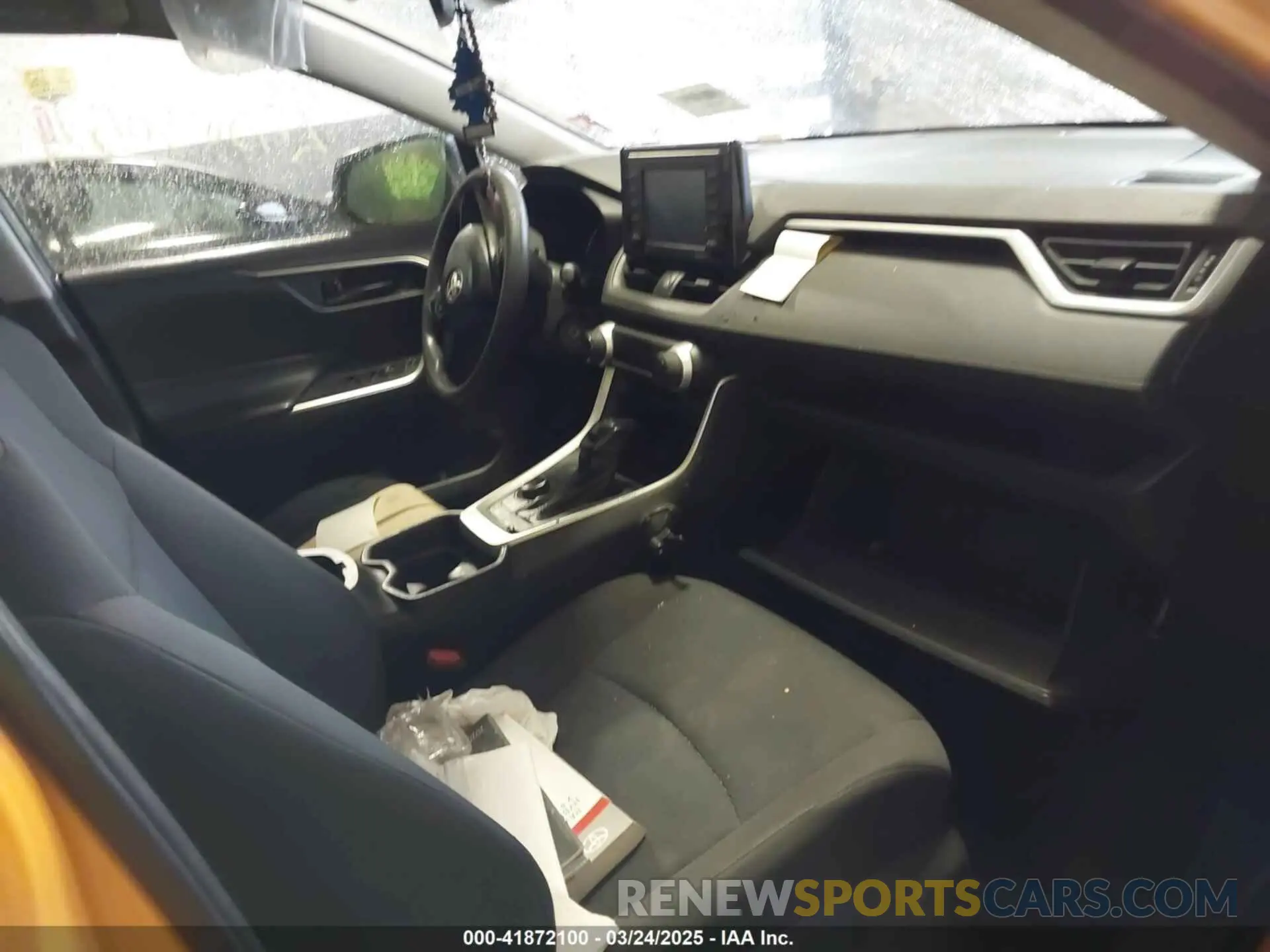 5 Photograph of a damaged car 2T3LWRFV3LW059109 TOYOTA RAV4 HYBRID 2020