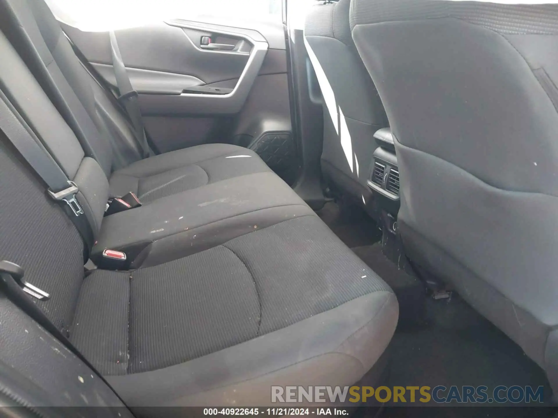 8 Photograph of a damaged car 2T3LWRFVXLW094536 TOYOTA RAV4 HYBRID 2020