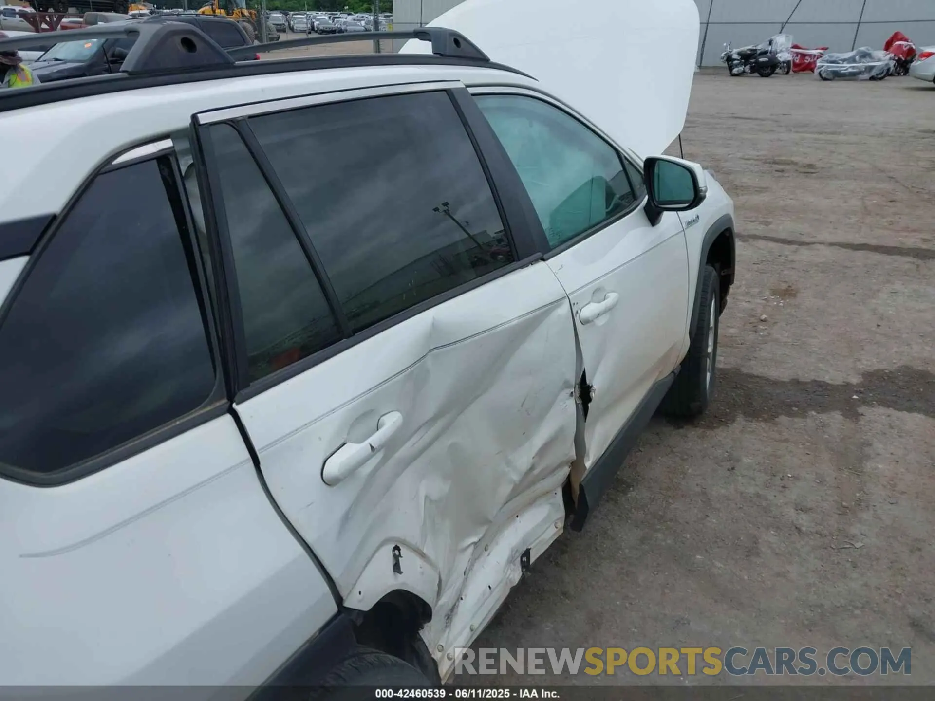17 Photograph of a damaged car 2T3MWRFV5LW077521 TOYOTA RAV4 HYBRID 2020