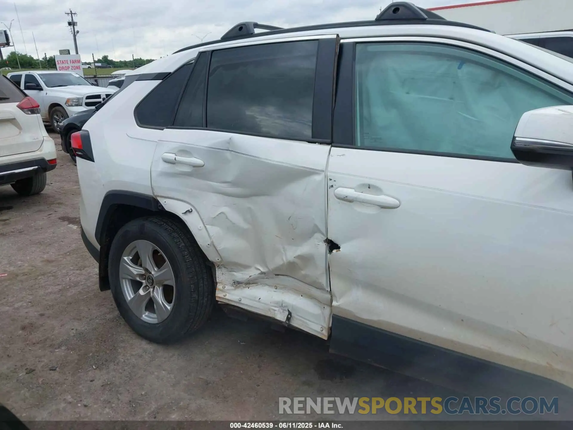 6 Photograph of a damaged car 2T3MWRFV5LW077521 TOYOTA RAV4 HYBRID 2020