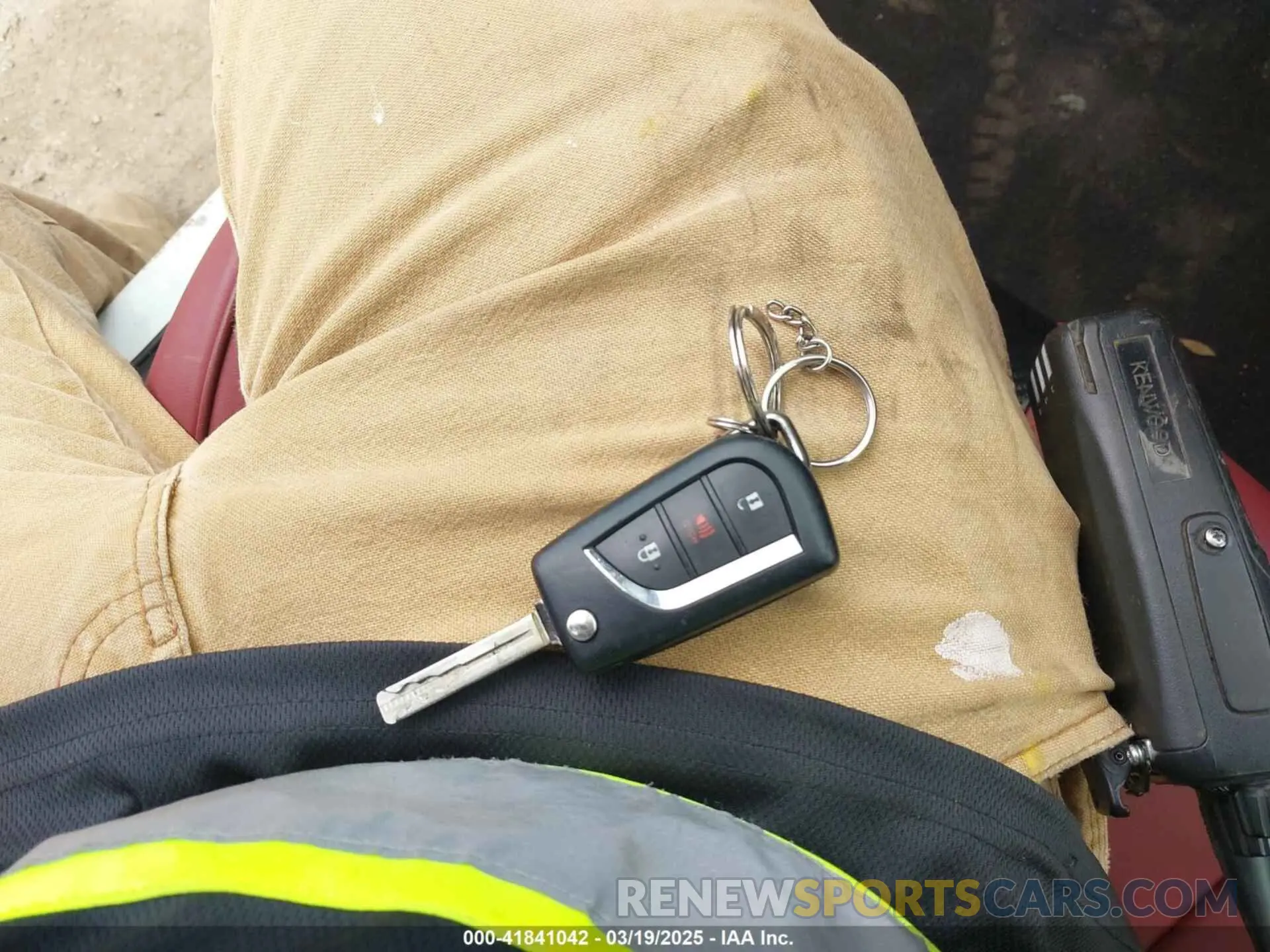 11 Photograph of a damaged car 2T3MWRFV7LW050403 TOYOTA RAV4 HYBRID 2020