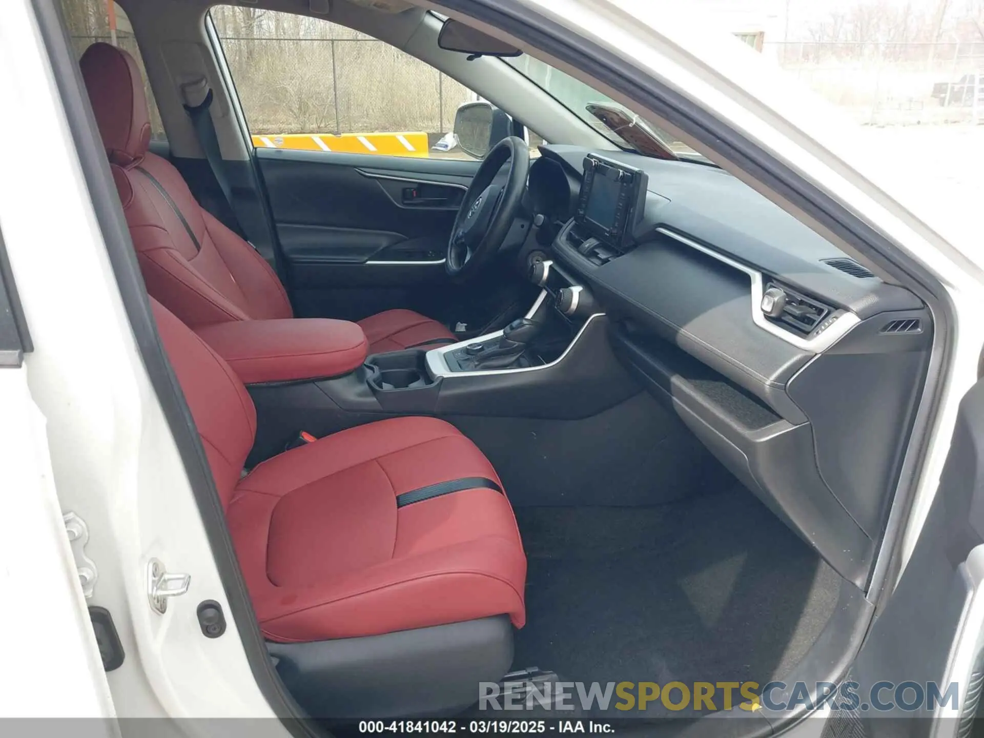 5 Photograph of a damaged car 2T3MWRFV7LW050403 TOYOTA RAV4 HYBRID 2020