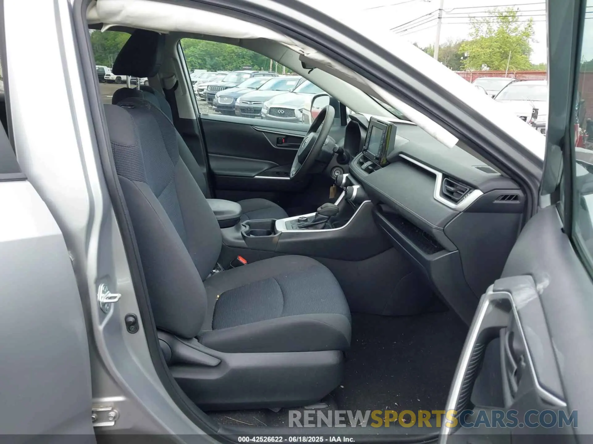 5 Photograph of a damaged car 2T3MWRFV8LW067310 TOYOTA RAV4 HYBRID 2020