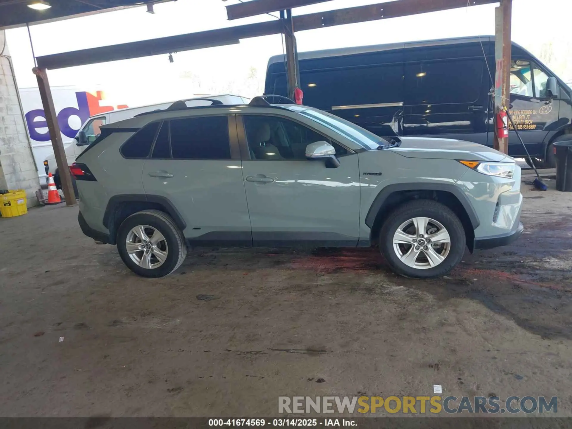 13 Photograph of a damaged car 2T3RWRFV0LW082793 TOYOTA RAV4 HYBRID 2020