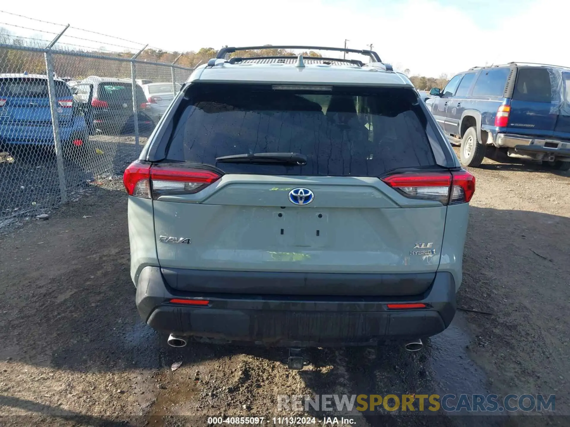 17 Photograph of a damaged car 2T3RWRFV0LW087444 TOYOTA RAV4 HYBRID 2020