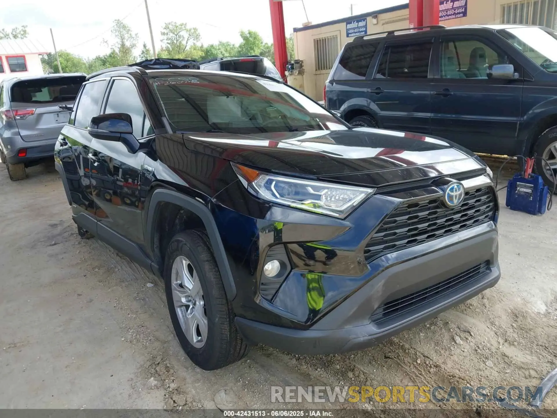 1 Photograph of a damaged car 2T3RWRFV1LW077070 TOYOTA RAV4 HYBRID 2020