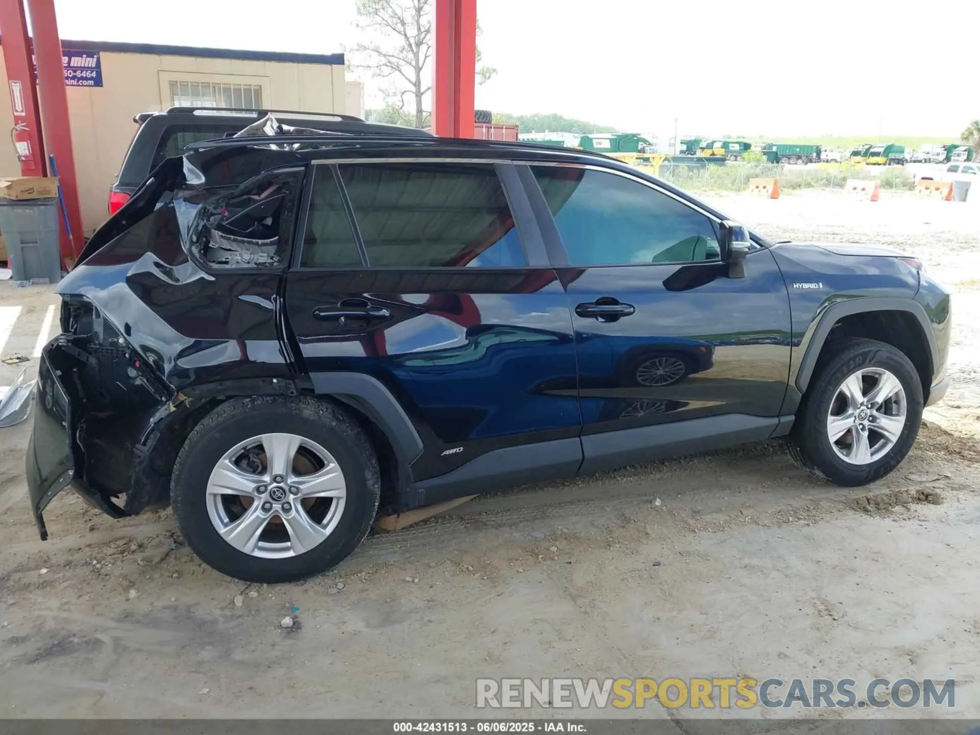 13 Photograph of a damaged car 2T3RWRFV1LW077070 TOYOTA RAV4 HYBRID 2020
