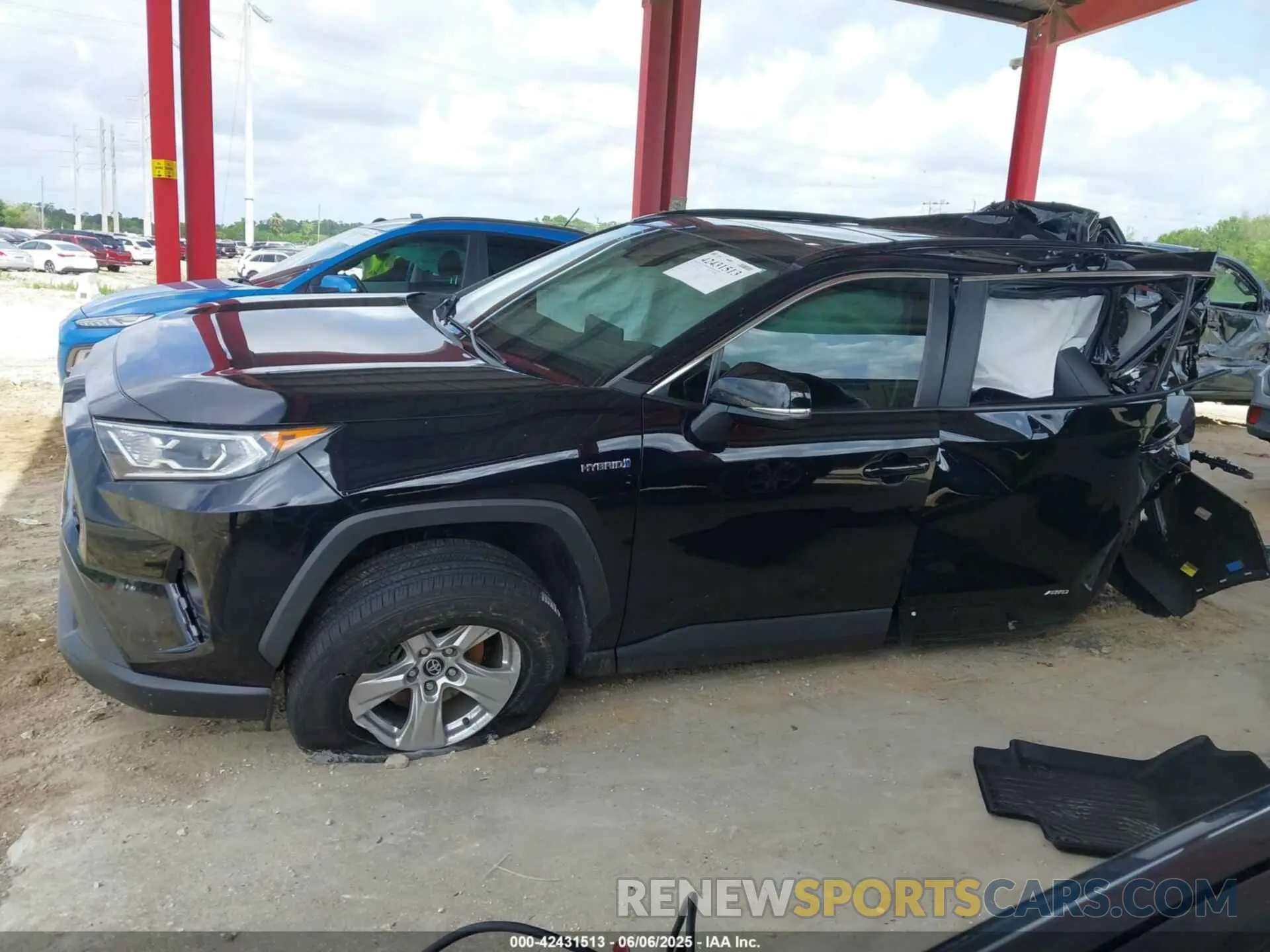 14 Photograph of a damaged car 2T3RWRFV1LW077070 TOYOTA RAV4 HYBRID 2020