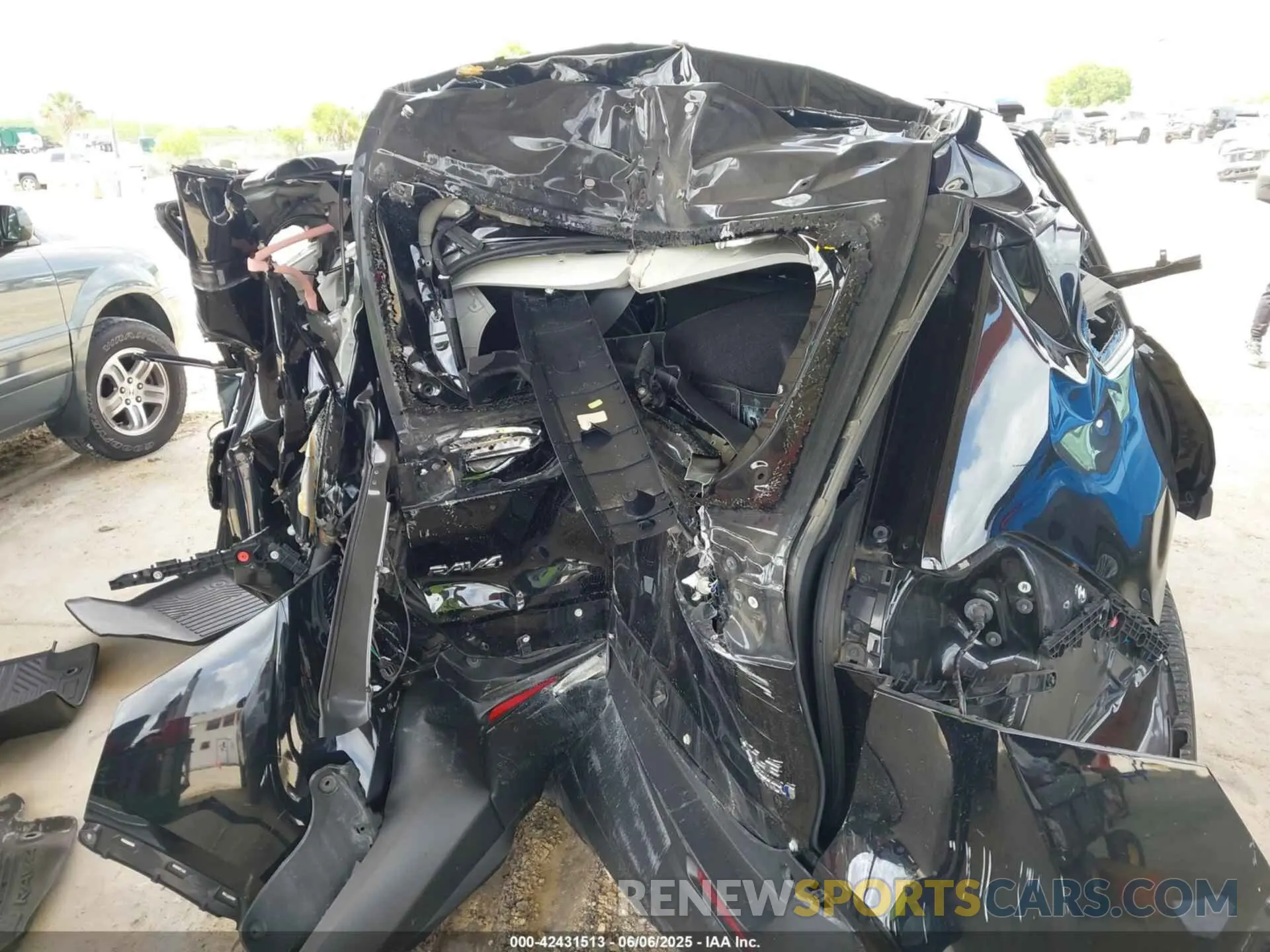 16 Photograph of a damaged car 2T3RWRFV1LW077070 TOYOTA RAV4 HYBRID 2020