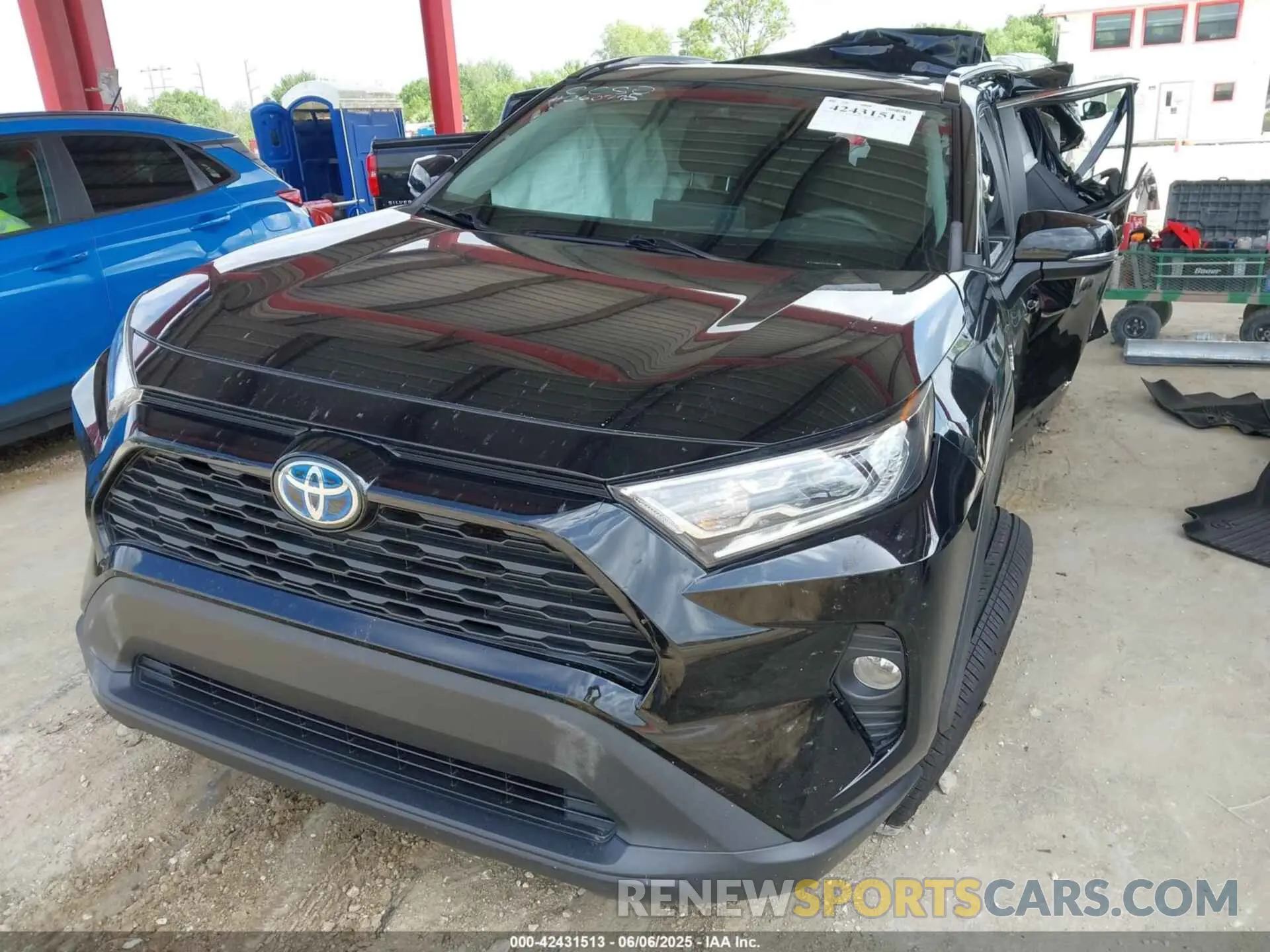 2 Photograph of a damaged car 2T3RWRFV1LW077070 TOYOTA RAV4 HYBRID 2020