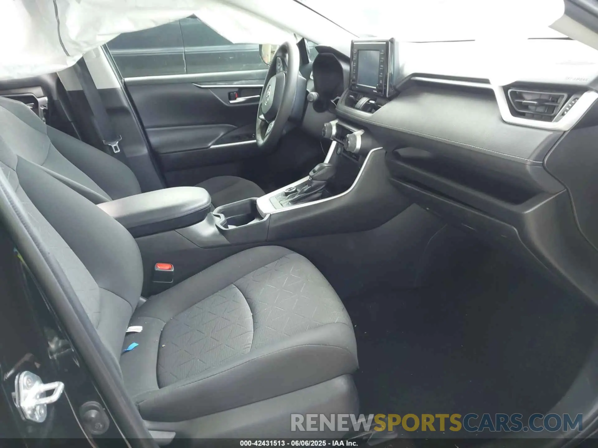 5 Photograph of a damaged car 2T3RWRFV1LW077070 TOYOTA RAV4 HYBRID 2020