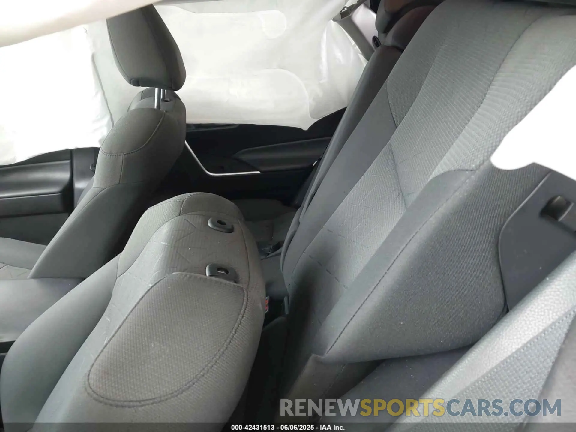 8 Photograph of a damaged car 2T3RWRFV1LW077070 TOYOTA RAV4 HYBRID 2020