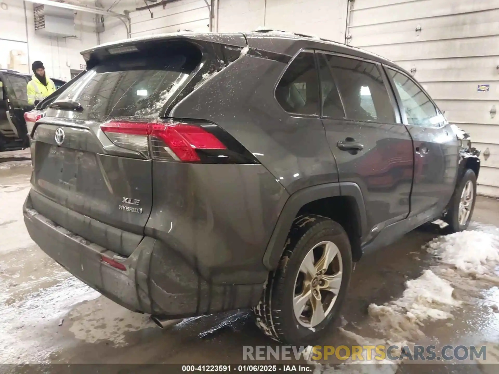 4 Photograph of a damaged car 2T3RWRFV1LW080177 TOYOTA RAV4 HYBRID 2020