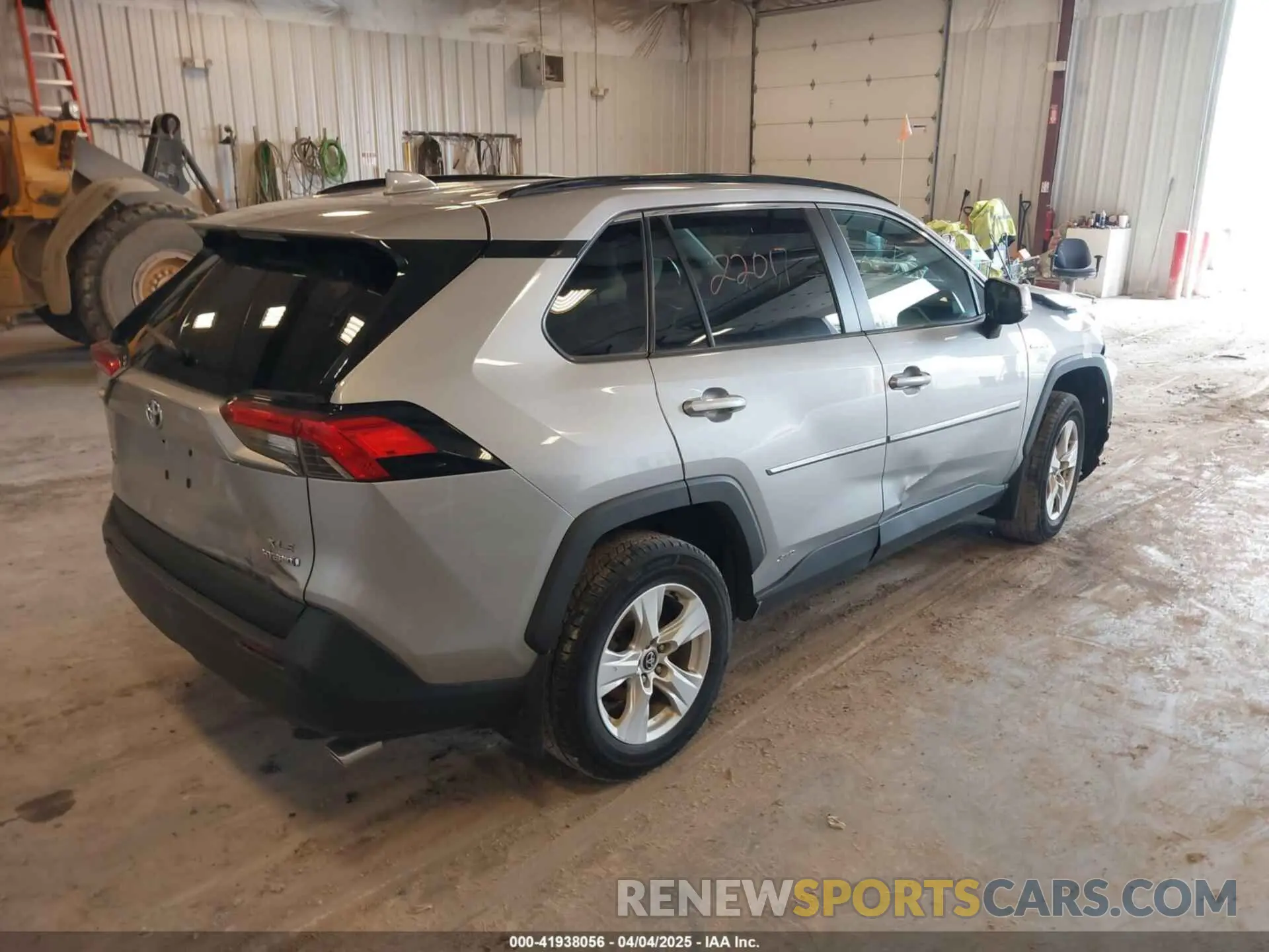 4 Photograph of a damaged car 2T3RWRFV2LW050105 TOYOTA RAV4 HYBRID 2020