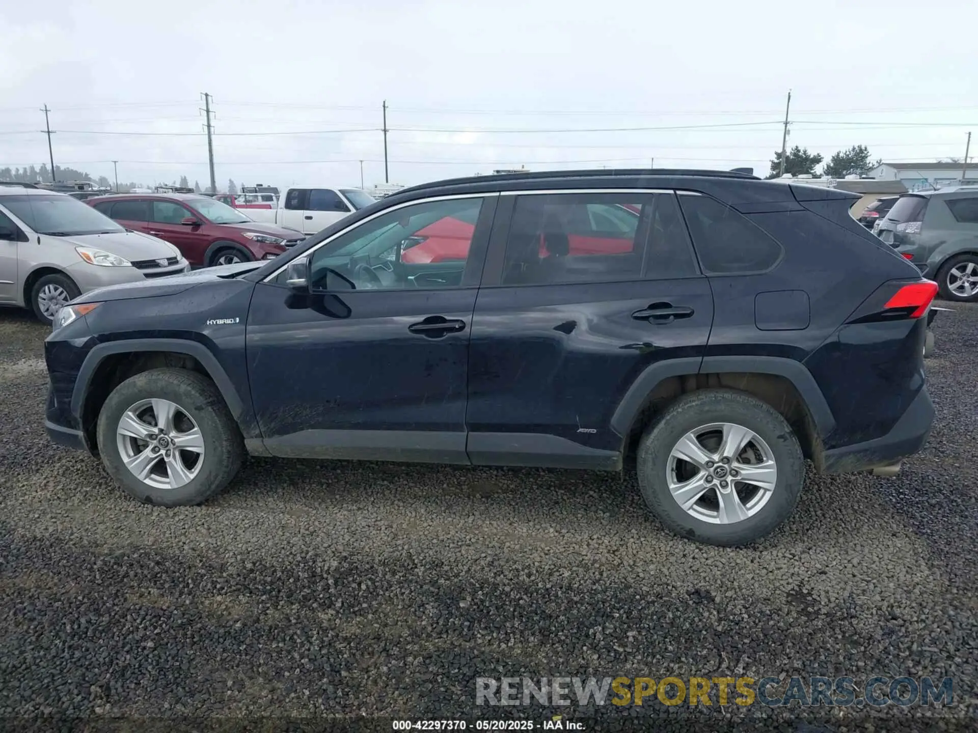 14 Photograph of a damaged car 2T3RWRFV3LW064403 TOYOTA RAV4 HYBRID 2020