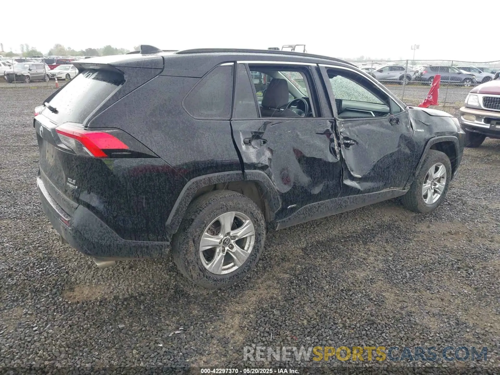 4 Photograph of a damaged car 2T3RWRFV3LW064403 TOYOTA RAV4 HYBRID 2020