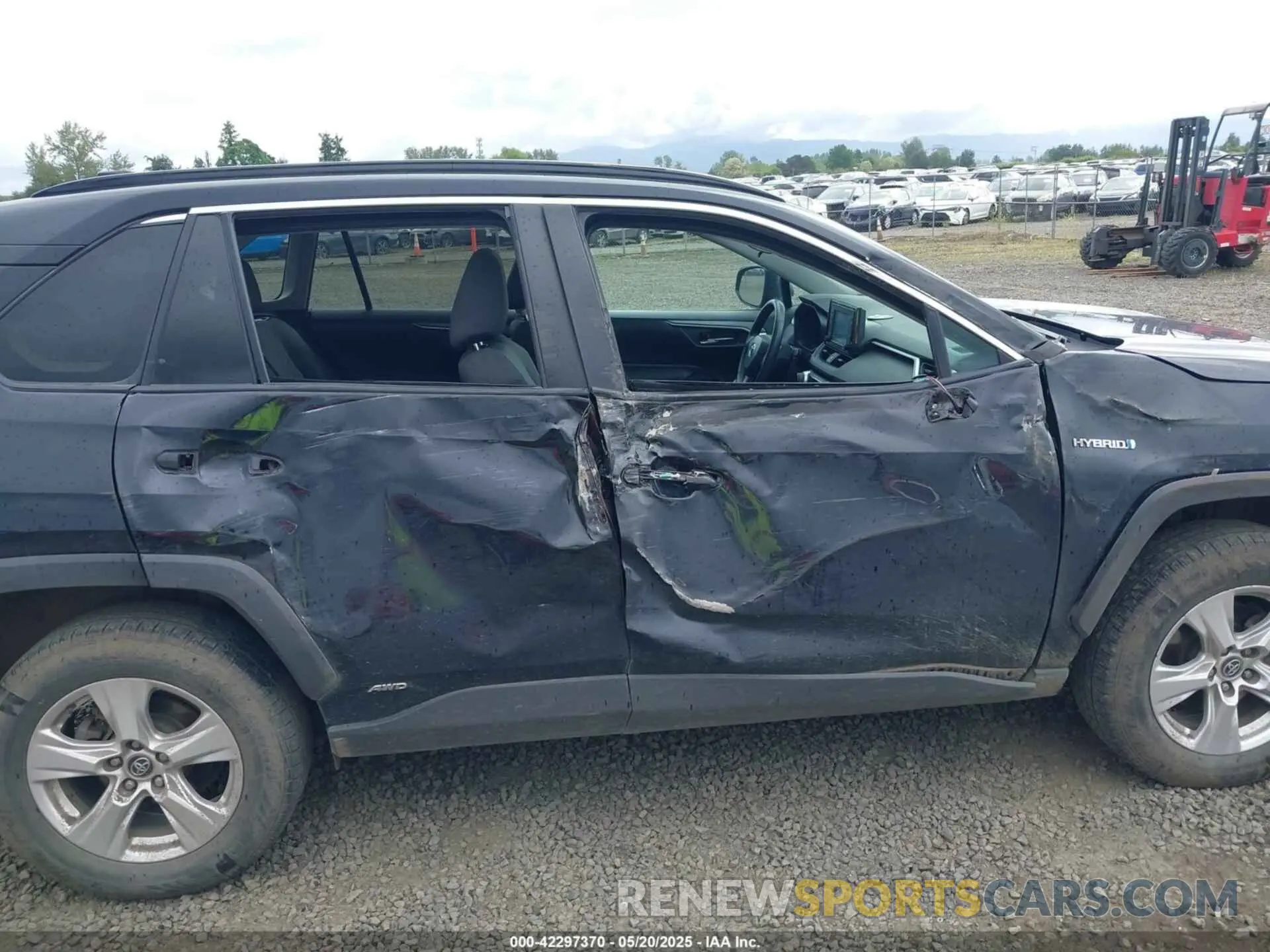 6 Photograph of a damaged car 2T3RWRFV3LW064403 TOYOTA RAV4 HYBRID 2020