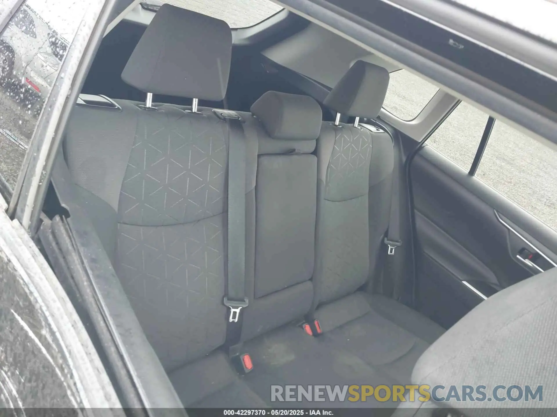 8 Photograph of a damaged car 2T3RWRFV3LW064403 TOYOTA RAV4 HYBRID 2020