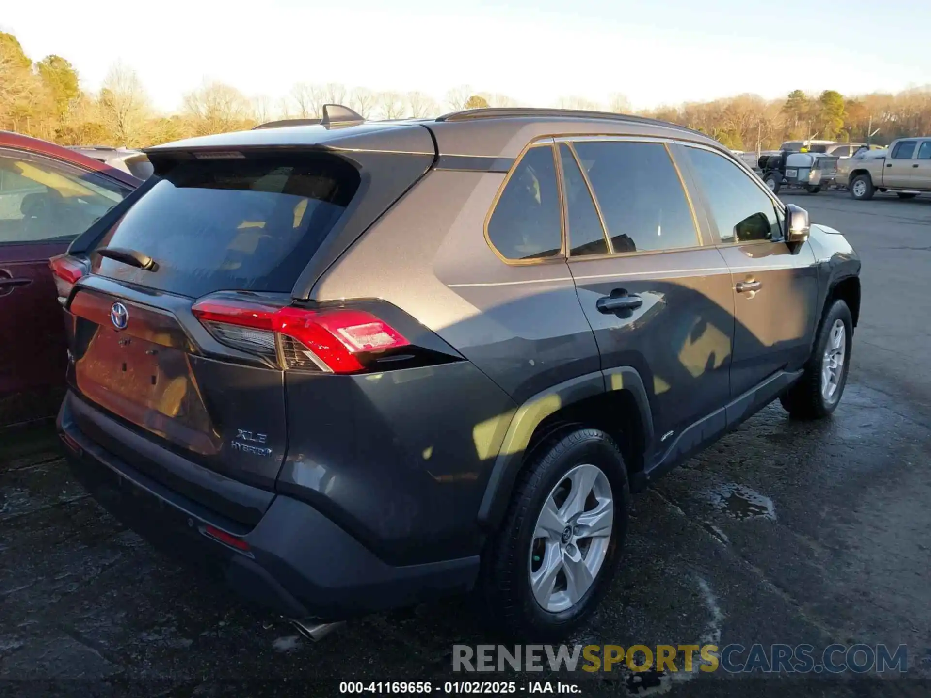 4 Photograph of a damaged car 2T3RWRFV4LW050672 TOYOTA RAV4 HYBRID 2020