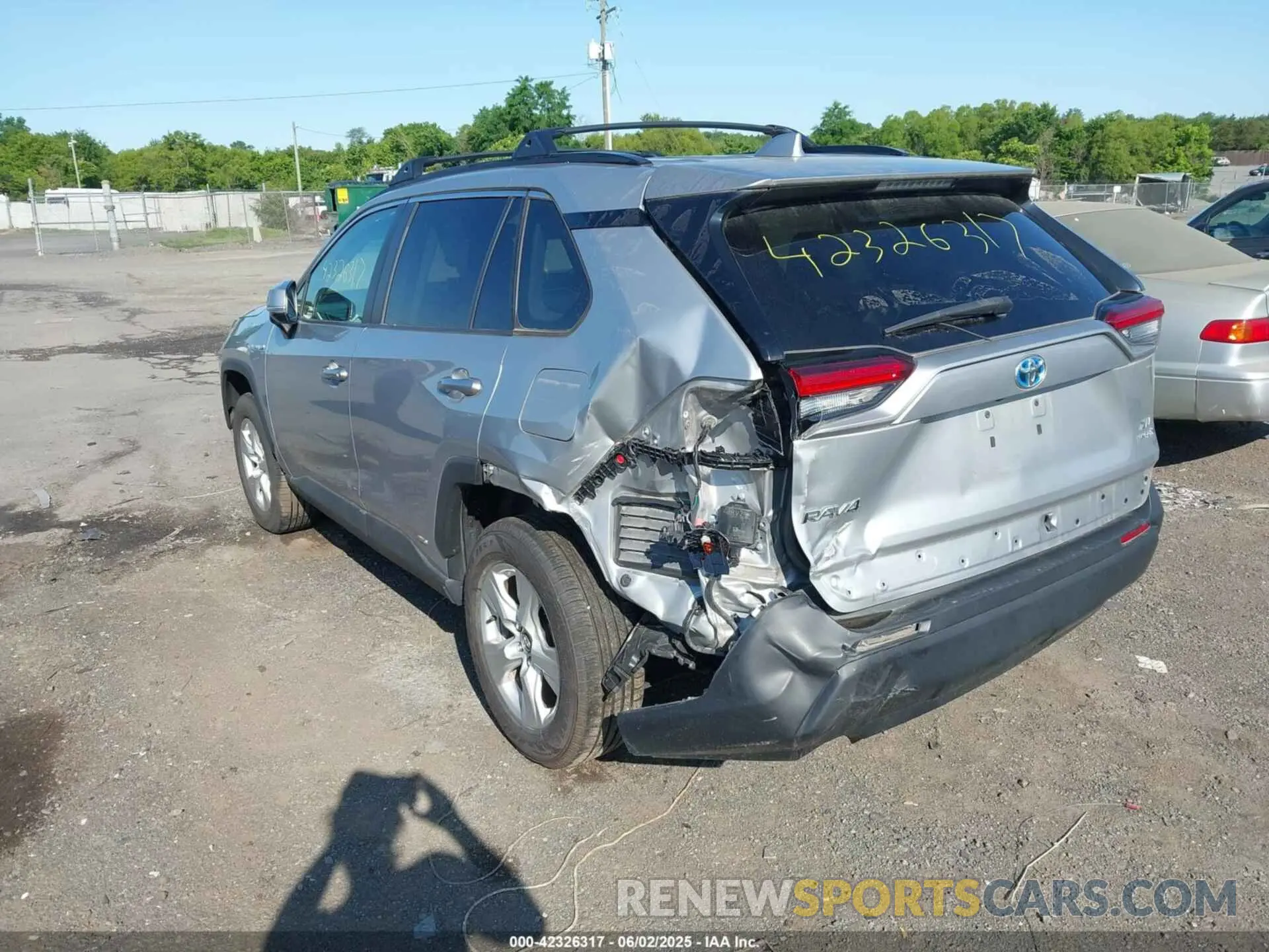 3 Photograph of a damaged car 2T3RWRFV4LW055080 TOYOTA RAV4 HYBRID 2020