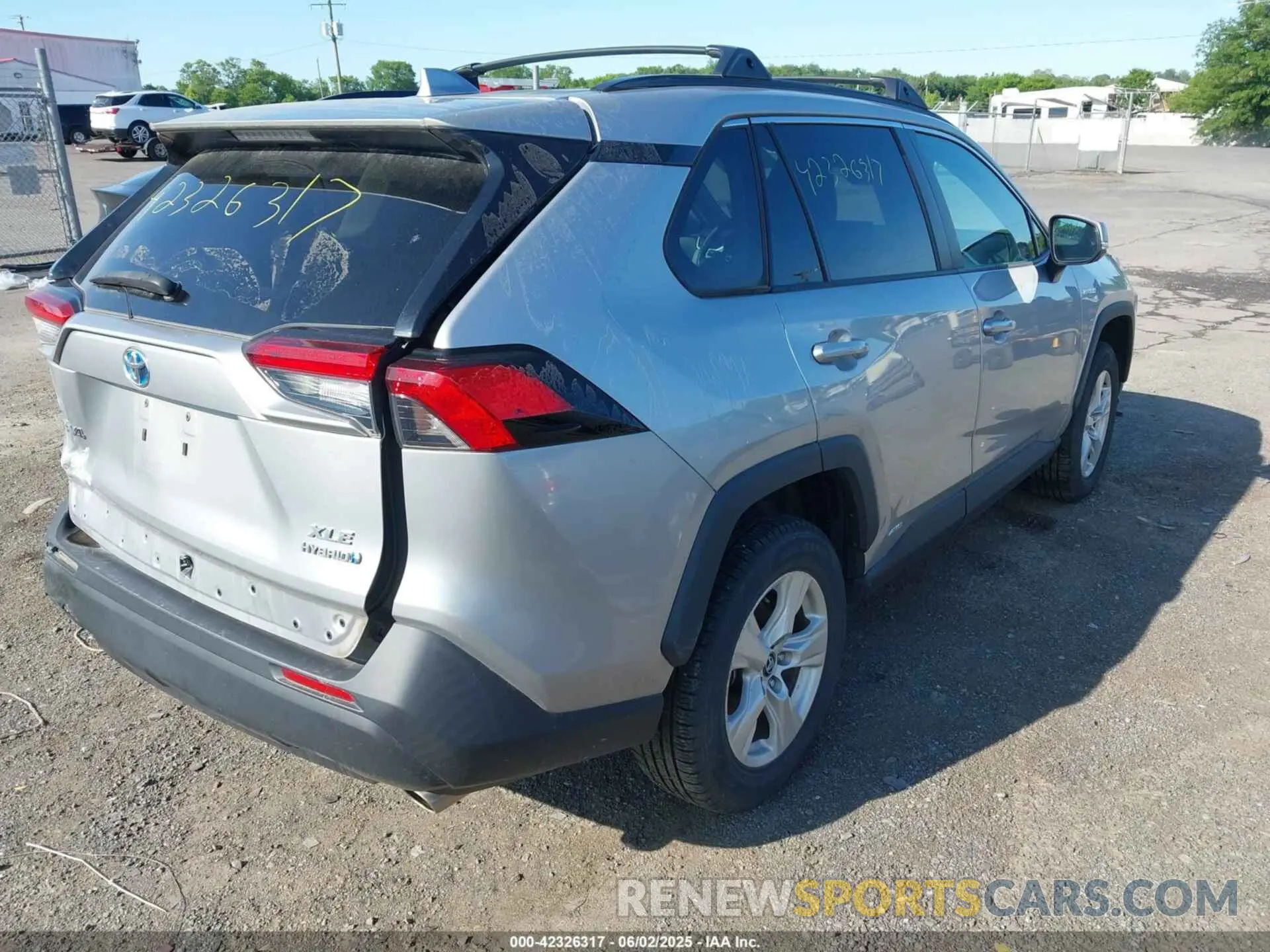 4 Photograph of a damaged car 2T3RWRFV4LW055080 TOYOTA RAV4 HYBRID 2020