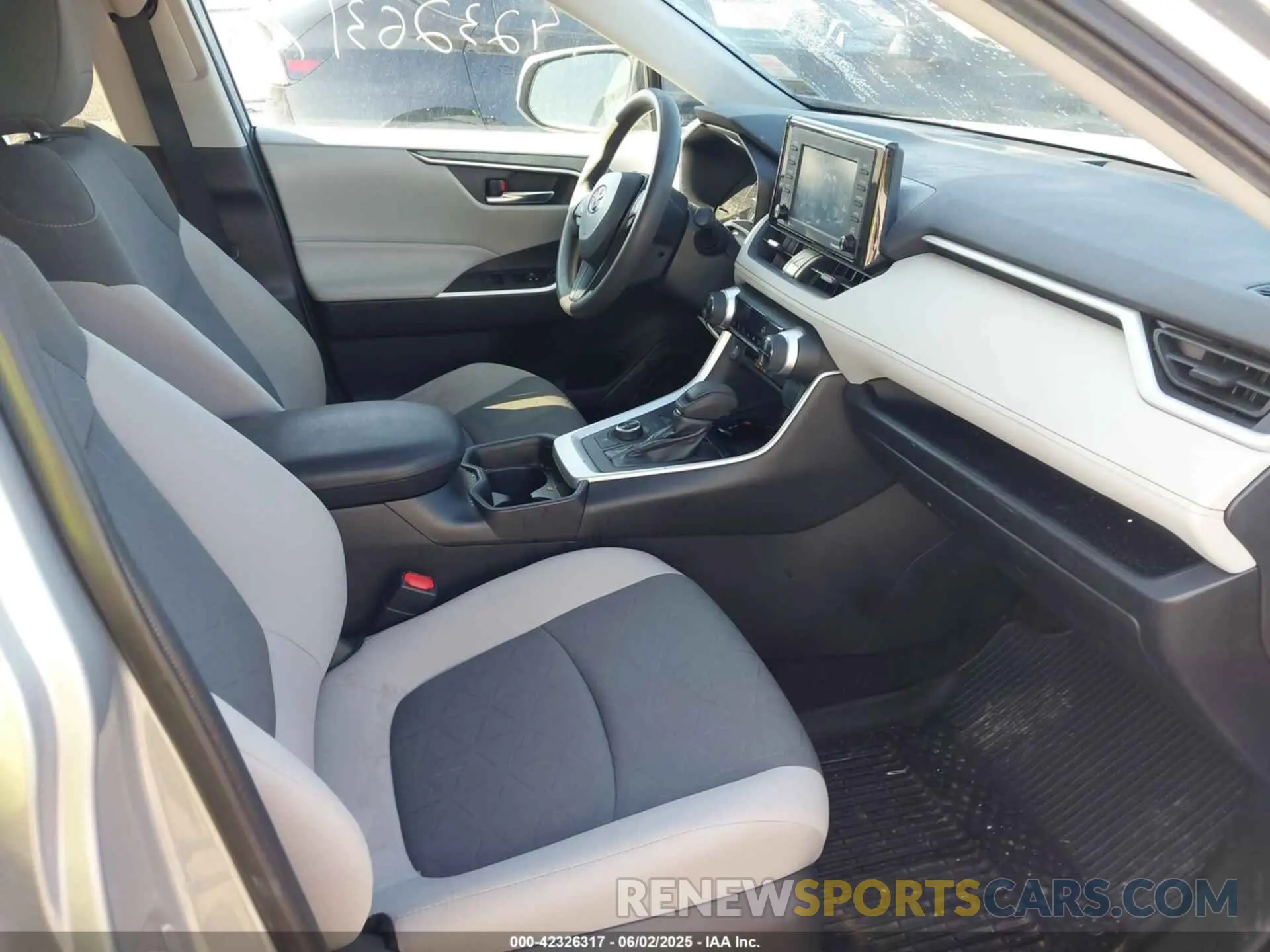 5 Photograph of a damaged car 2T3RWRFV4LW055080 TOYOTA RAV4 HYBRID 2020