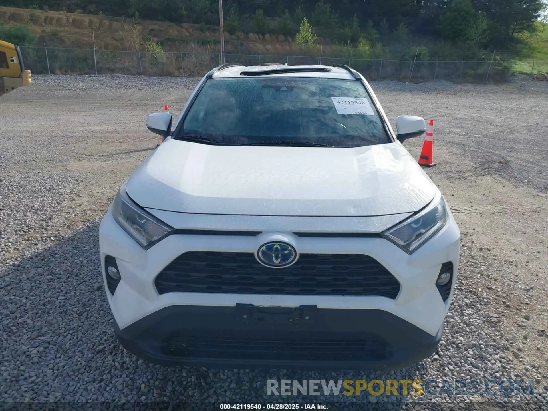 12 Photograph of a damaged car 2T3RWRFV4LW064880 TOYOTA RAV4 HYBRID 2020