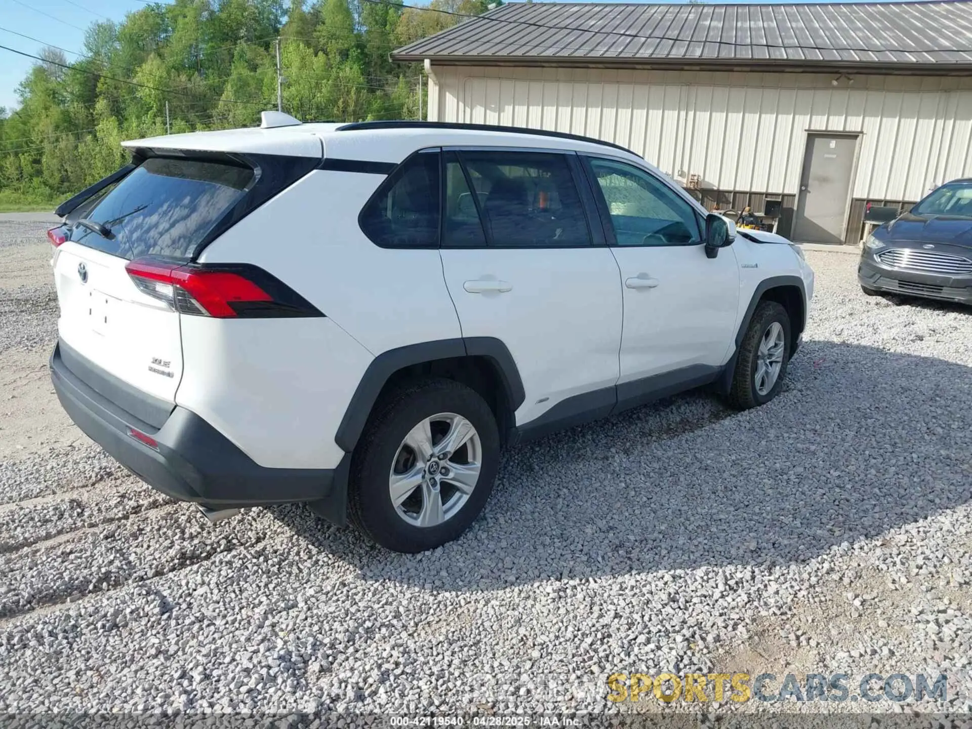 4 Photograph of a damaged car 2T3RWRFV4LW064880 TOYOTA RAV4 HYBRID 2020