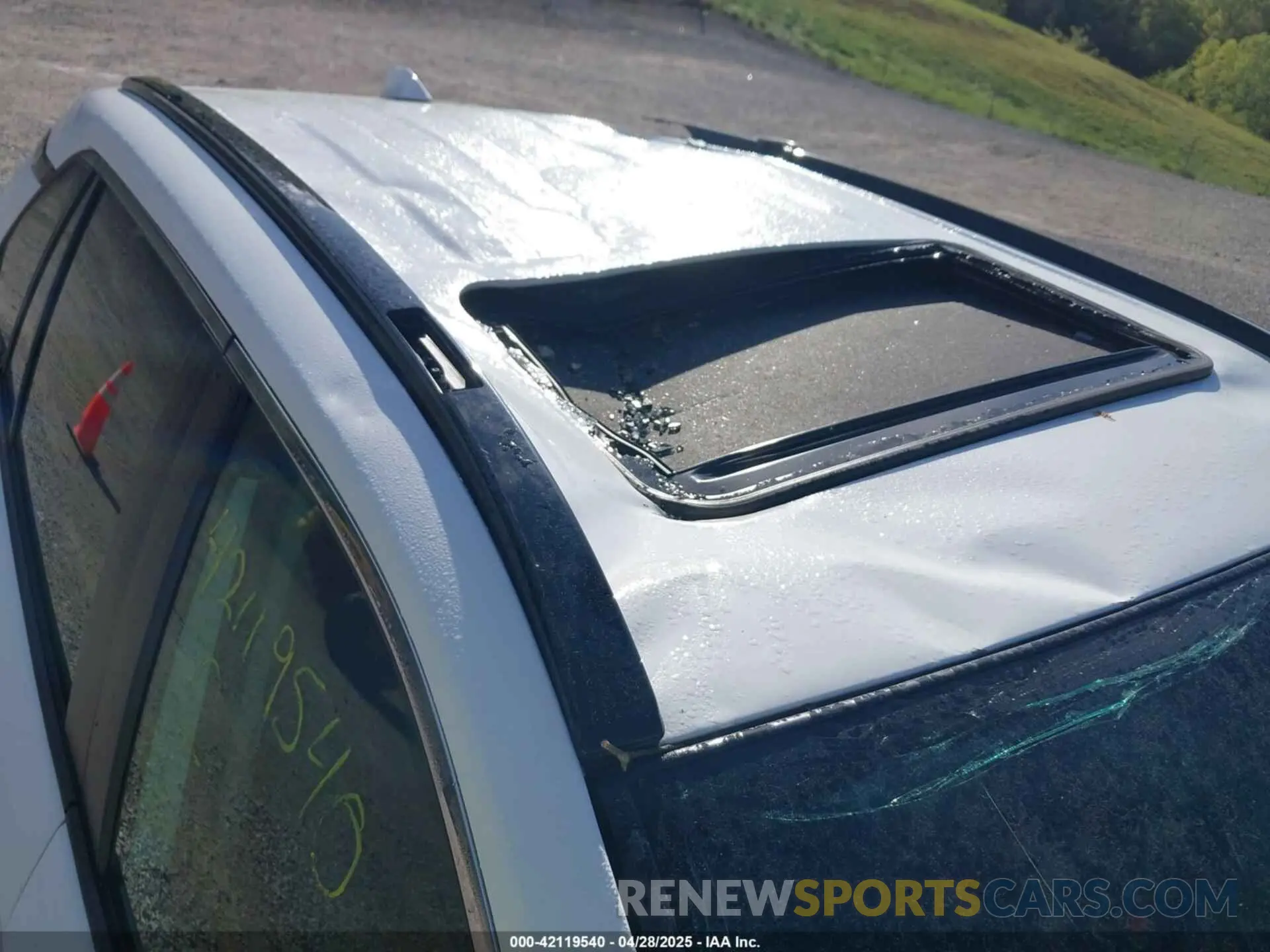6 Photograph of a damaged car 2T3RWRFV4LW064880 TOYOTA RAV4 HYBRID 2020