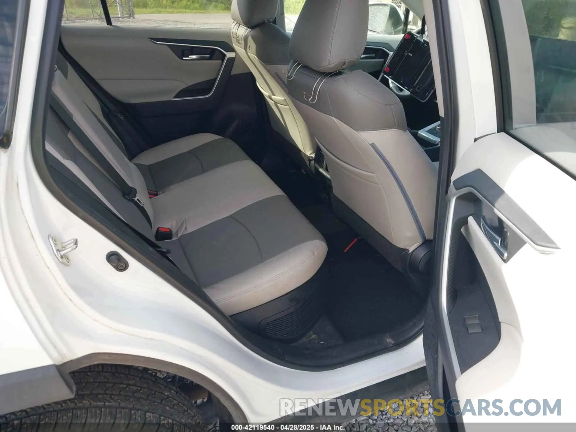 8 Photograph of a damaged car 2T3RWRFV4LW064880 TOYOTA RAV4 HYBRID 2020